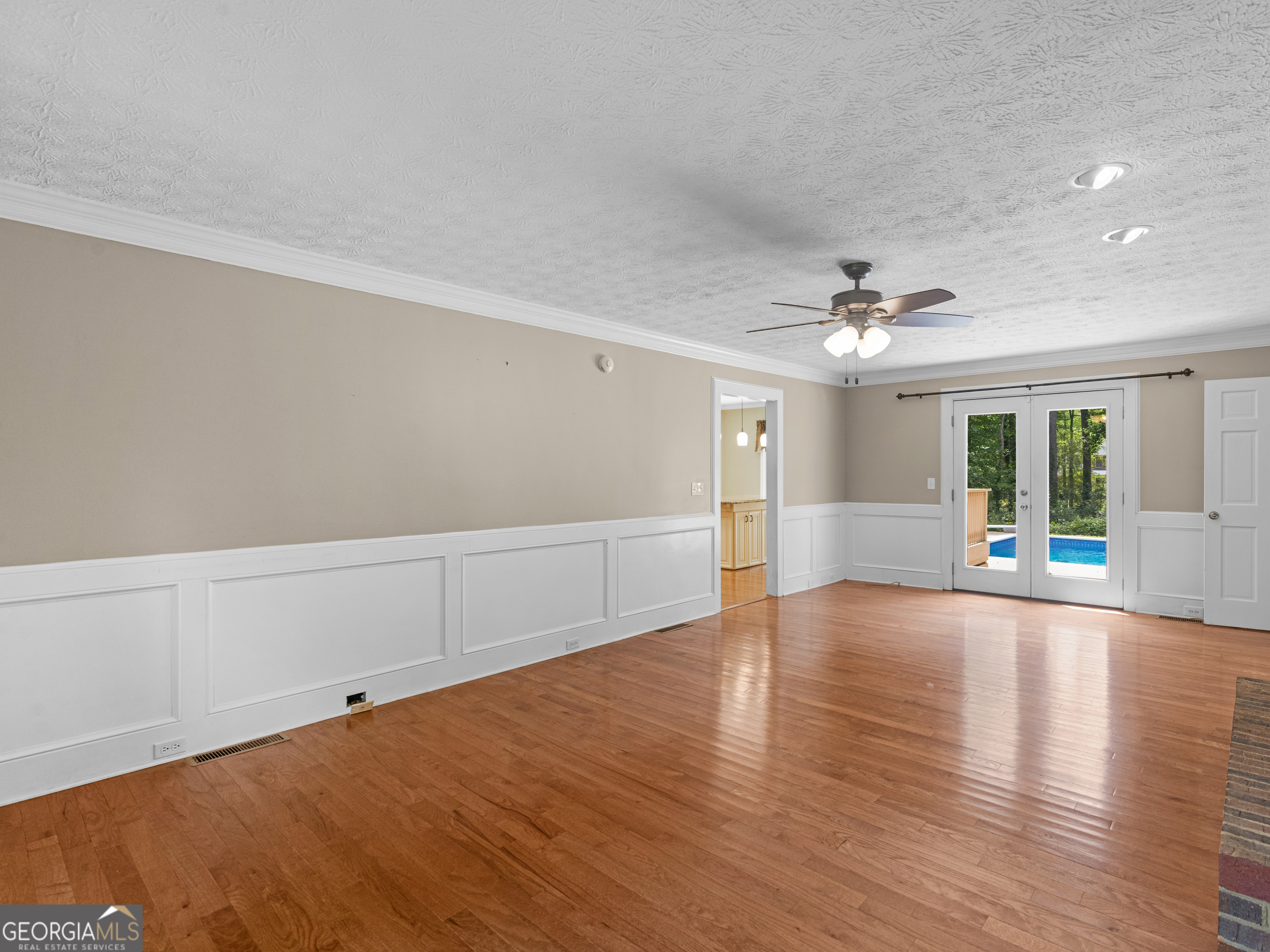 8601 N Shore Drive Property Photo 10