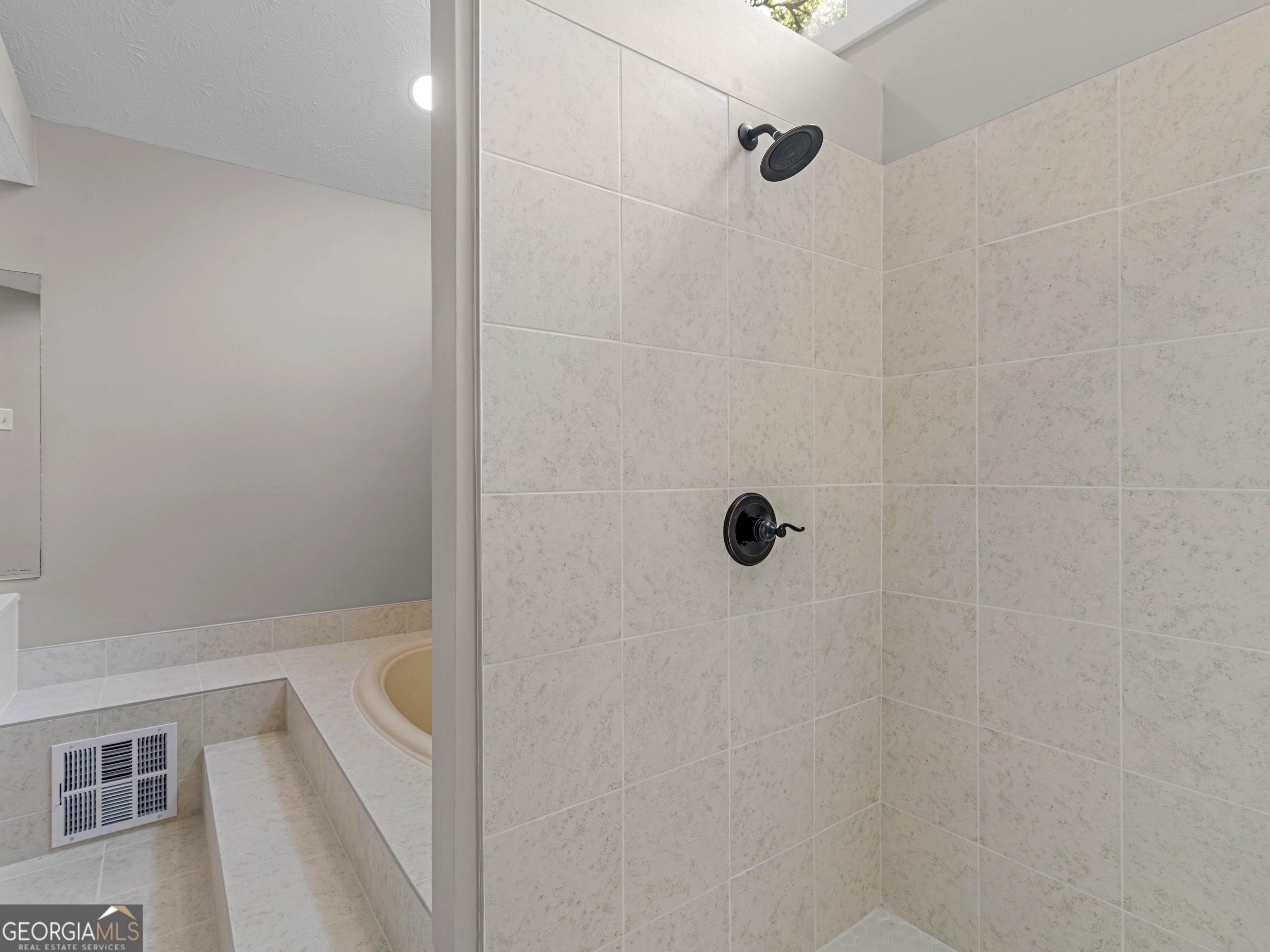 8601 N Shore Drive Property Photo 57