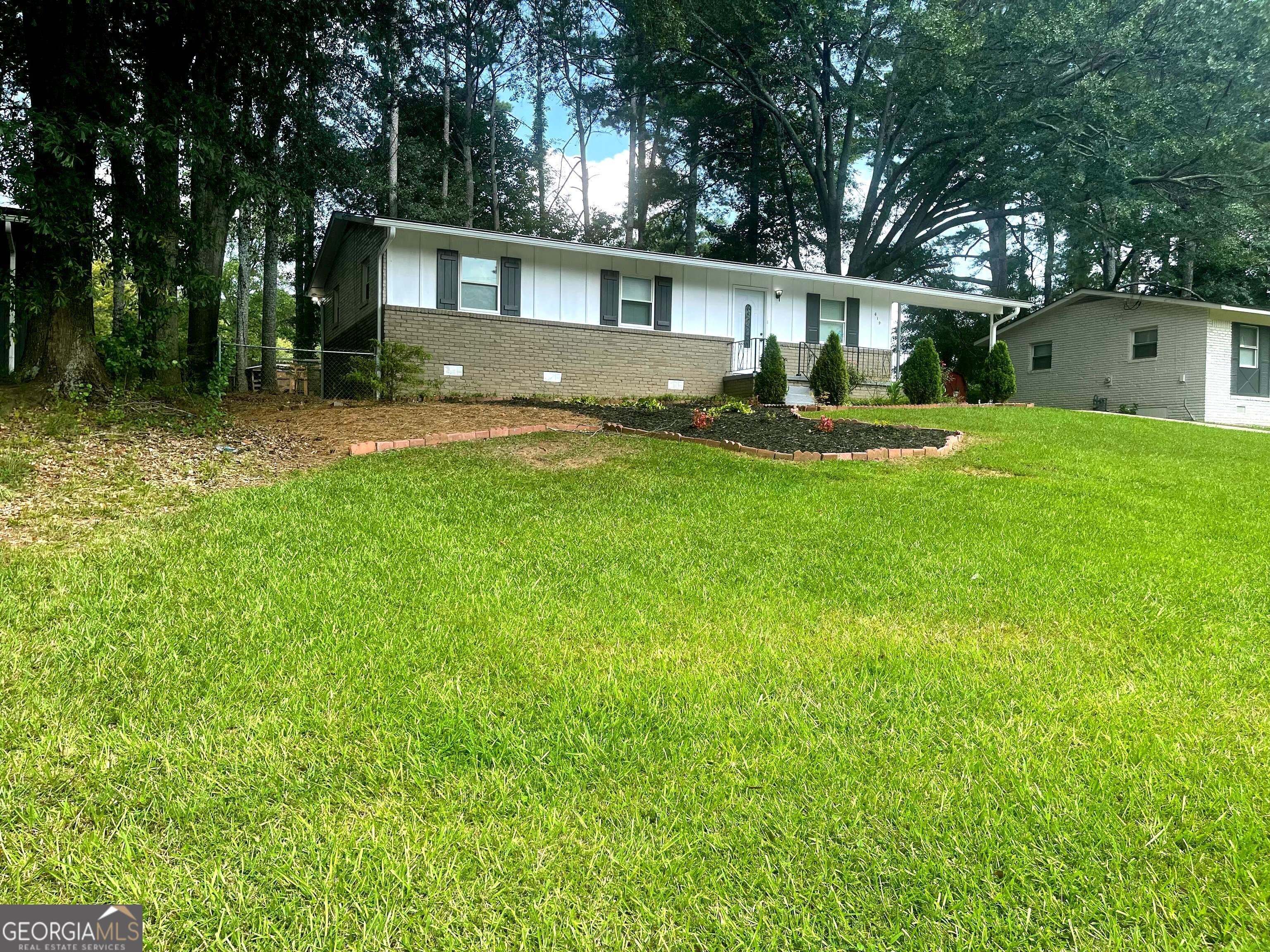 619 Se Inglewood Drive Property Photo 1