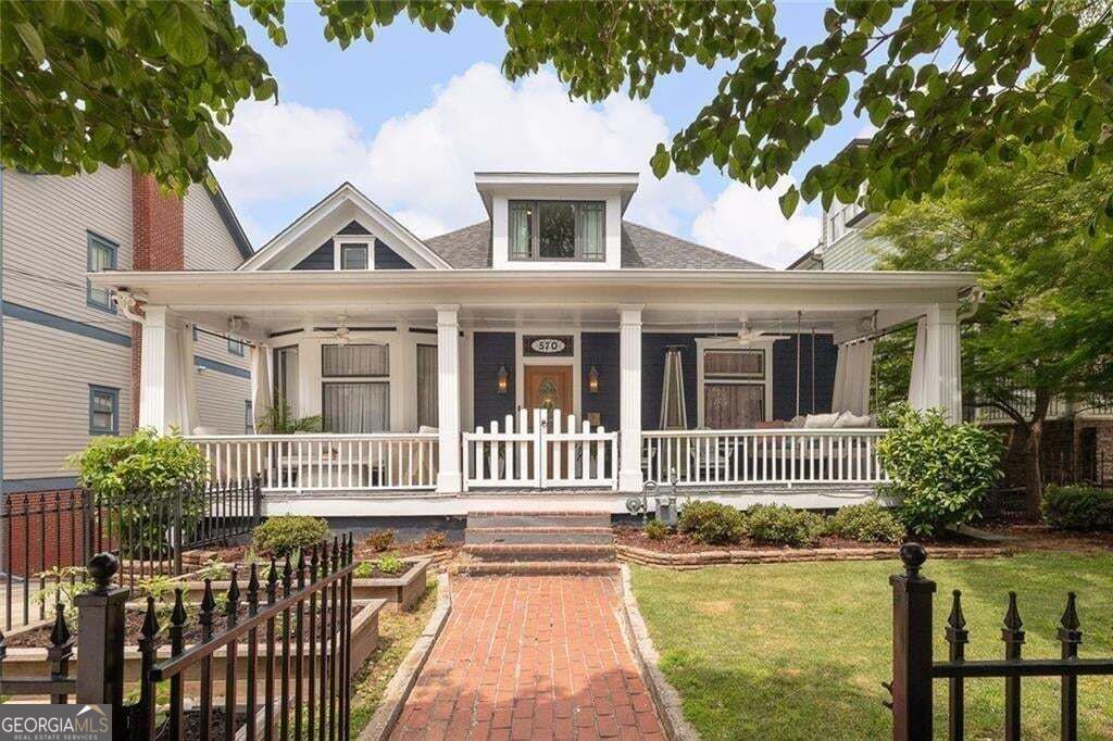 570 East Avenue Ne Property Photo 1