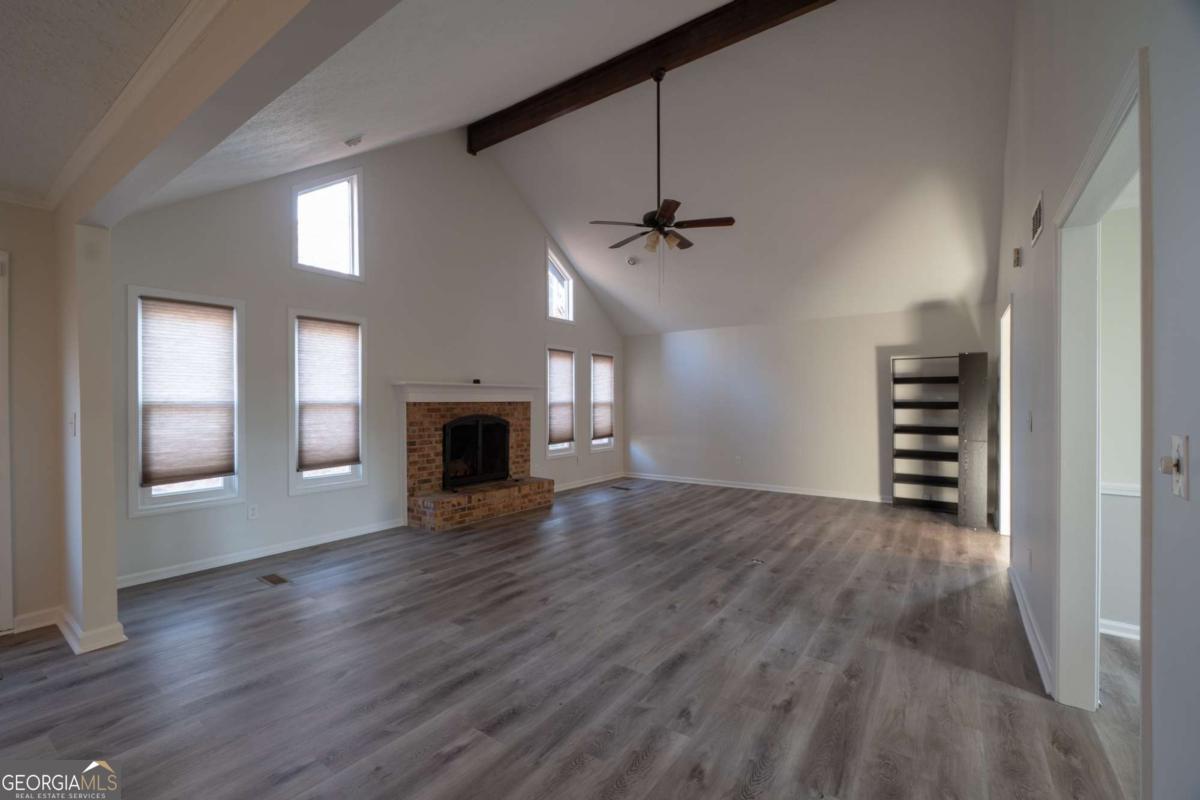 5027 Post Road Court Property Photo 4