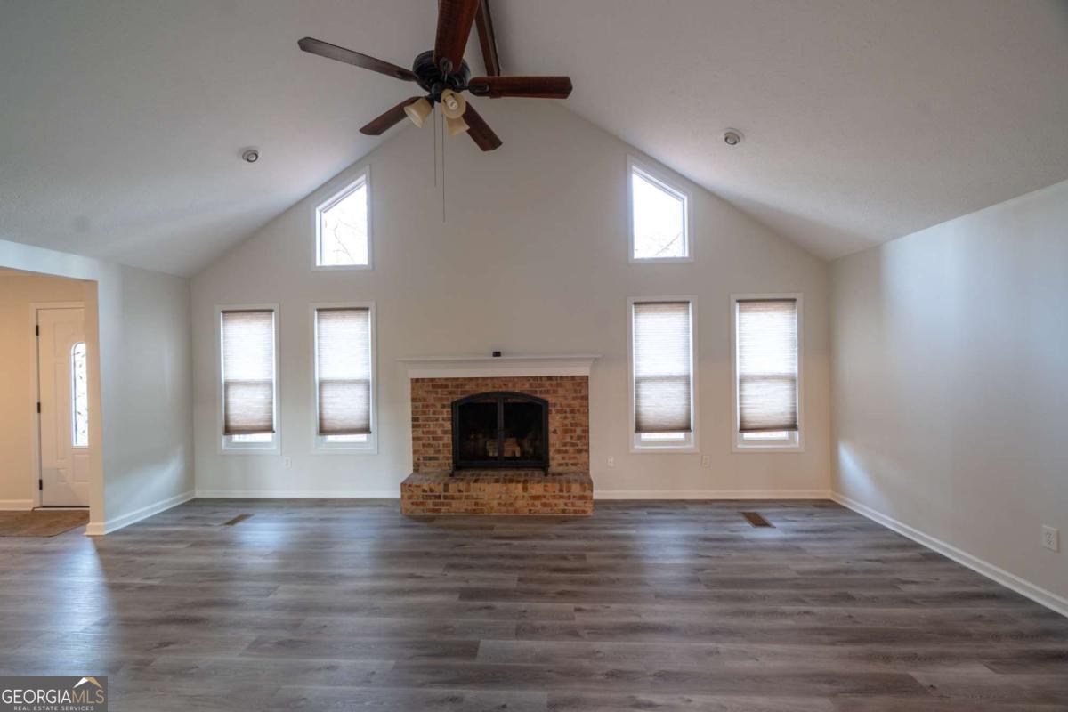 5027 Post Road Court Property Photo 6