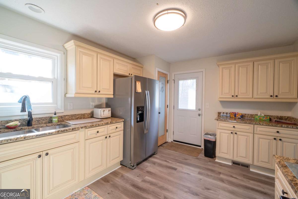 5027 Post Road Court Property Photo 7