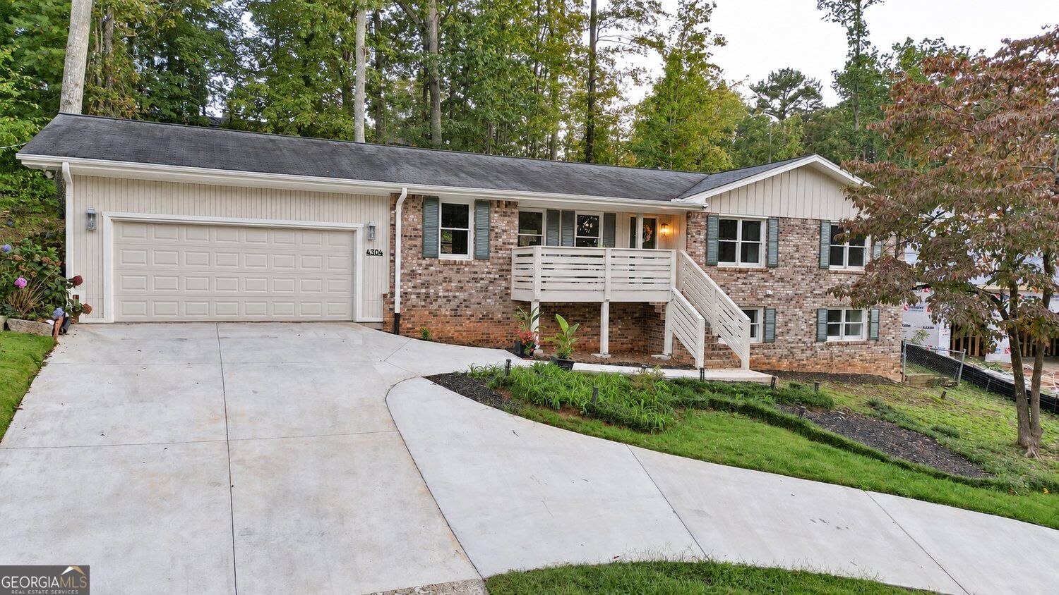 4304 Lindsey Way Ne Property Photo 1