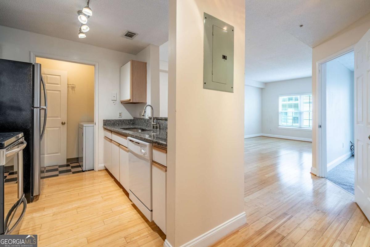 1074 Peachtree Walk Ne # B418 Property Photo 1