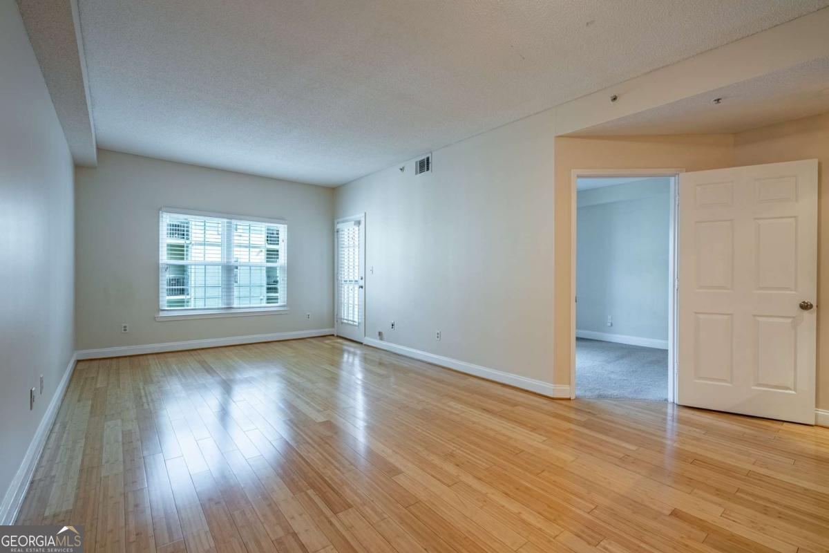 1074 Peachtree Walk Ne # B418 Property Photo 9