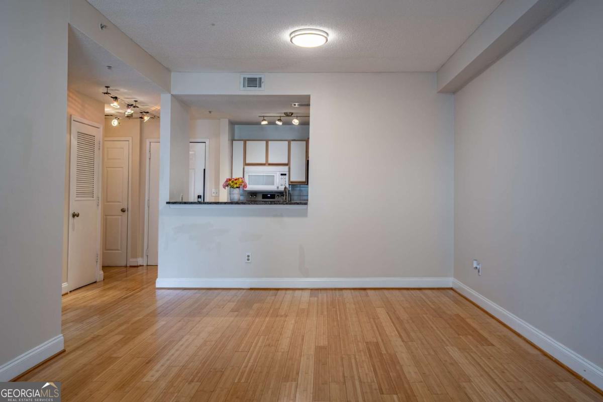 1074 Peachtree Walk Ne # B418 Property Photo 12