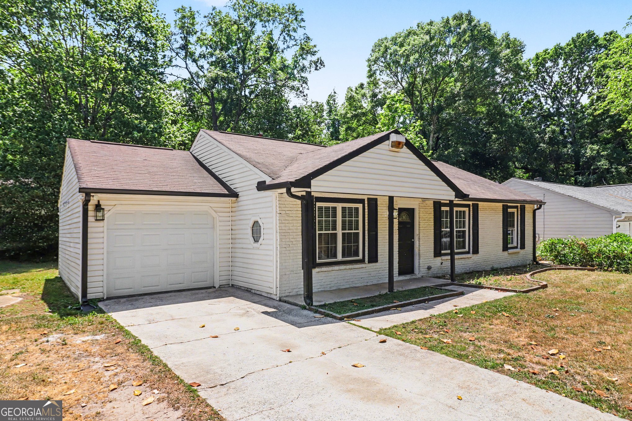 627 Towngate Boulevard Property Photo 2