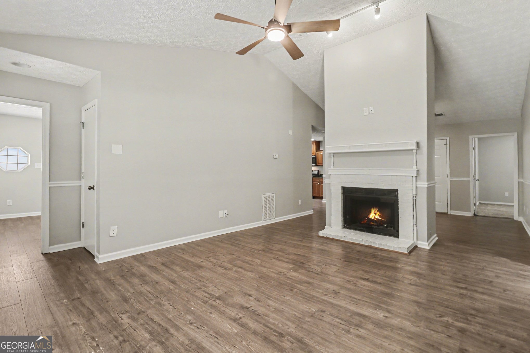 627 Towngate Boulevard Property Photo 5