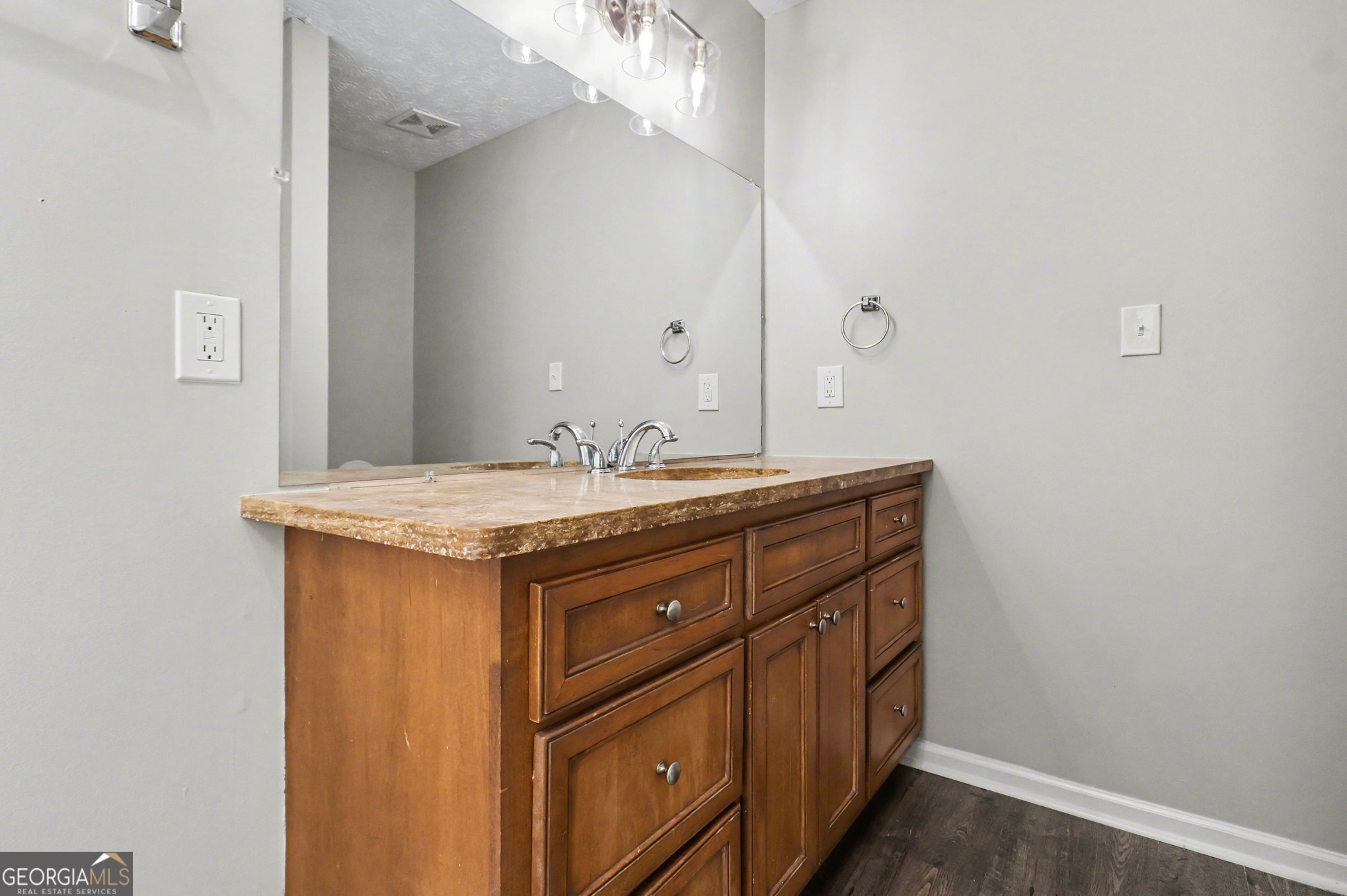 627 Towngate Boulevard Property Photo 12