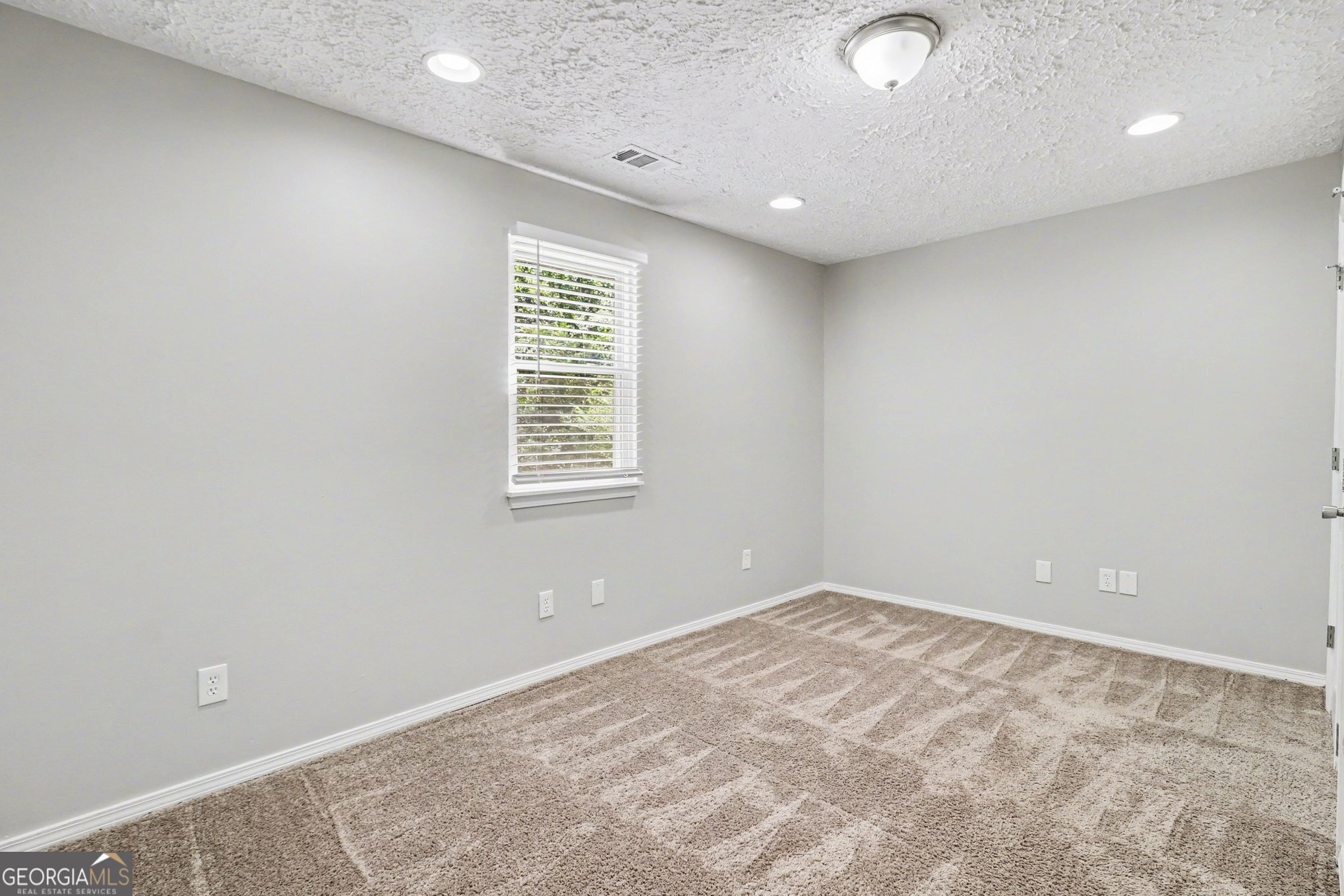 627 Towngate Boulevard Property Photo 18