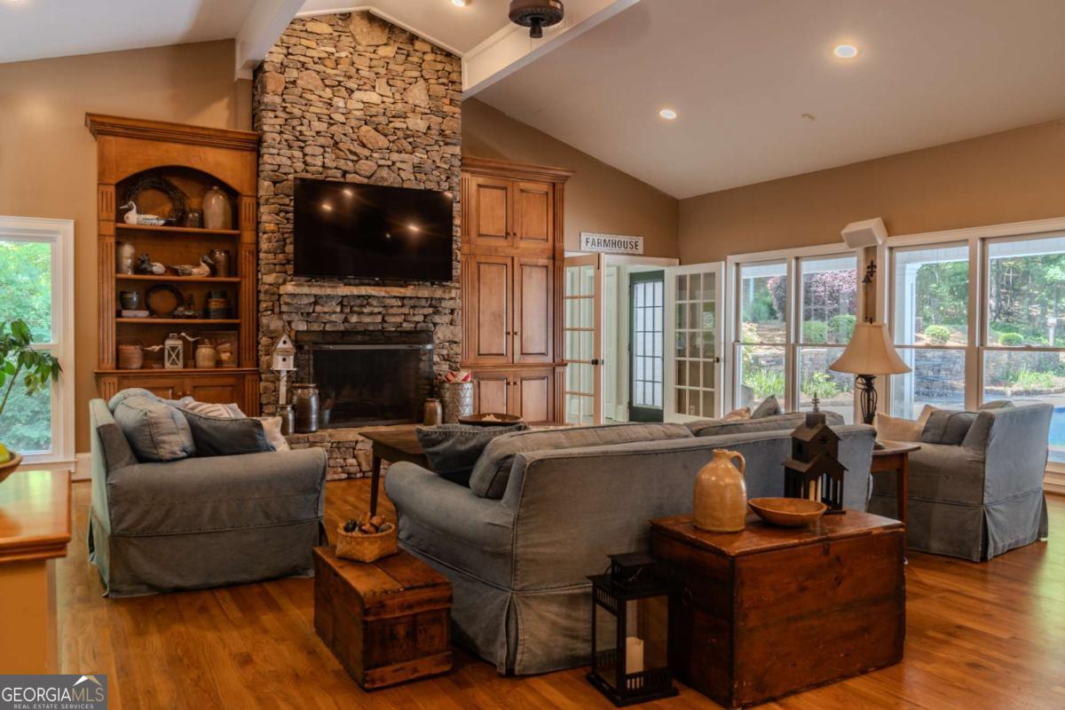 1044 Hutchings Mountain Road Property Photo 4