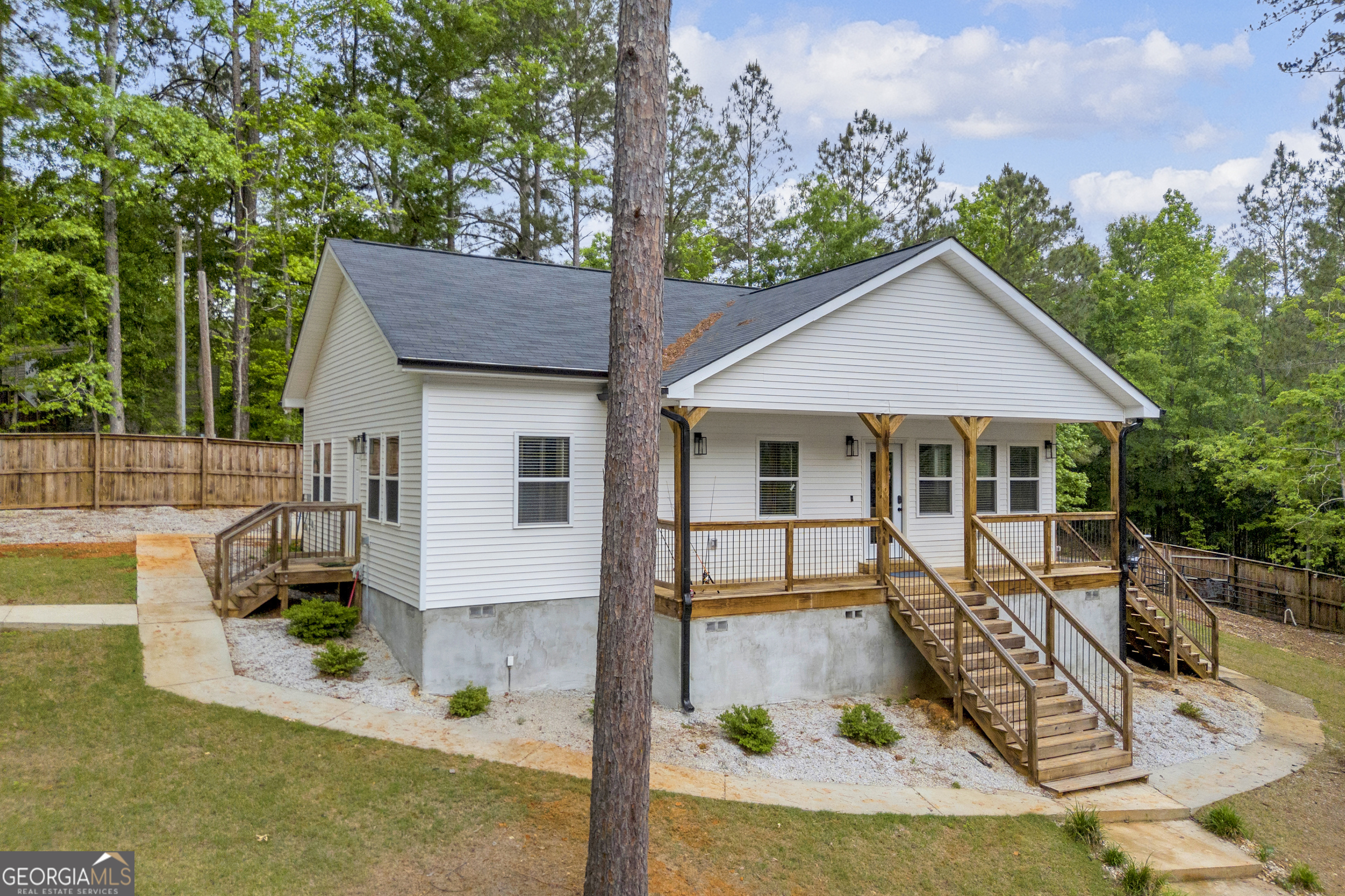1597 Mercier Road Property Photo 3