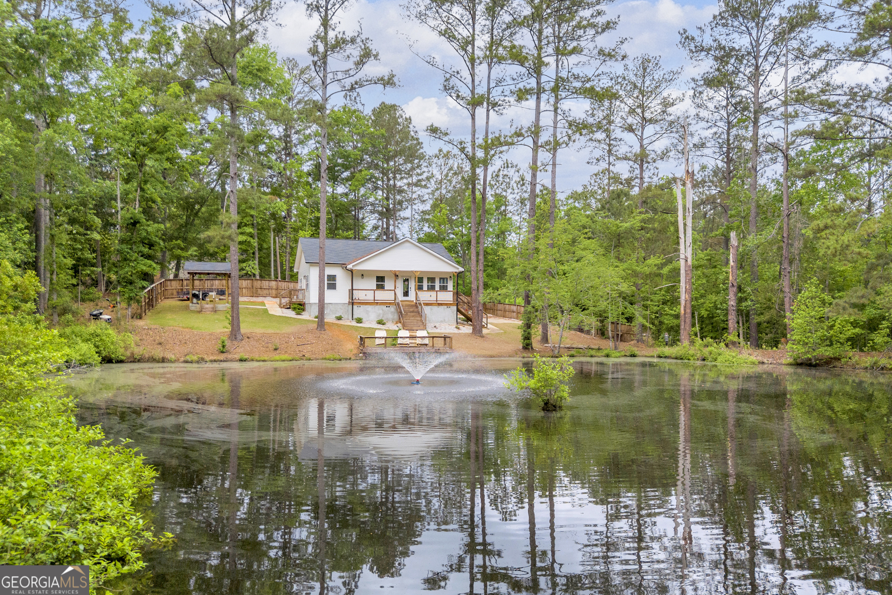1597 Mercier Road Property Photo 4