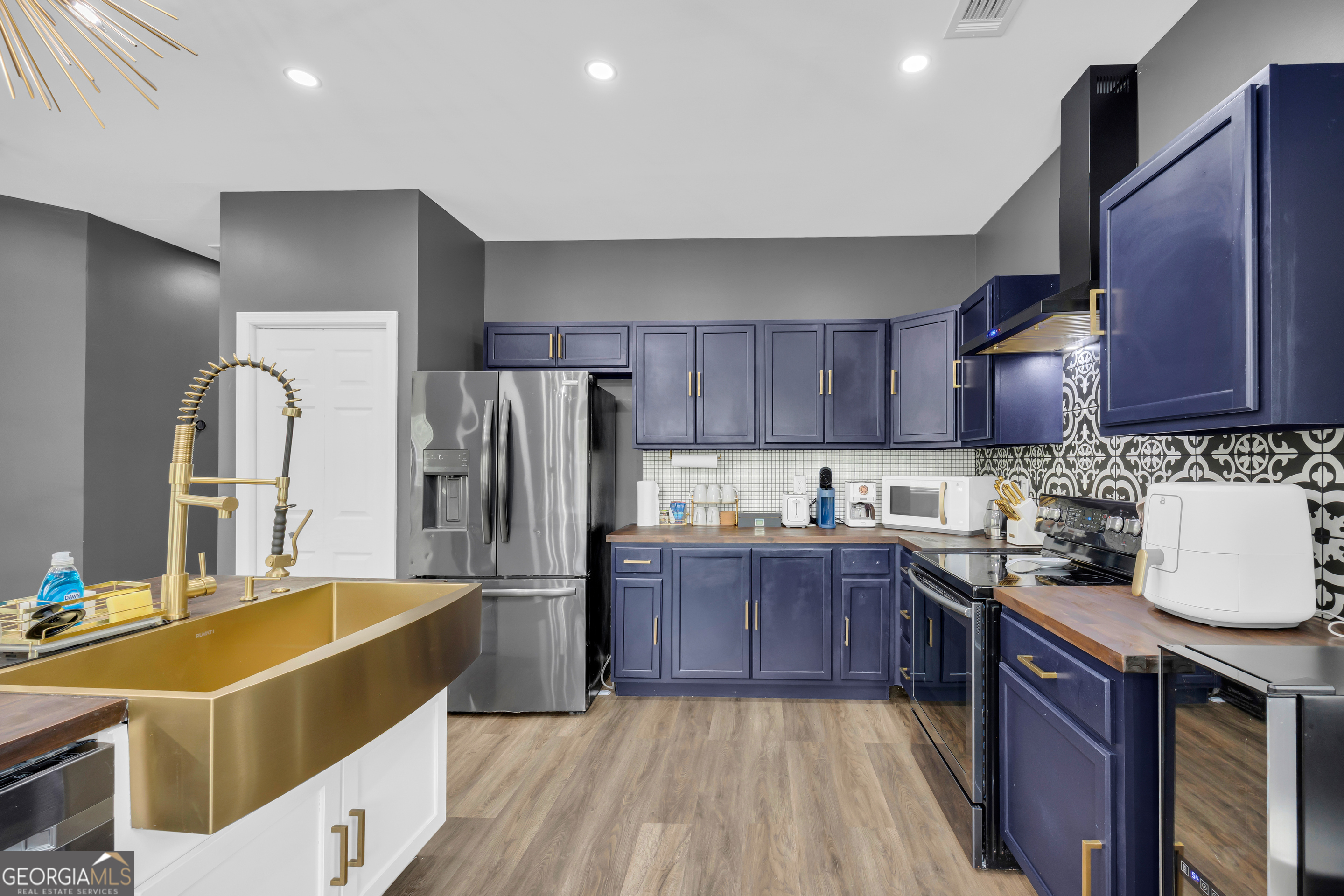 1597 Mercier Road Property Photo 15