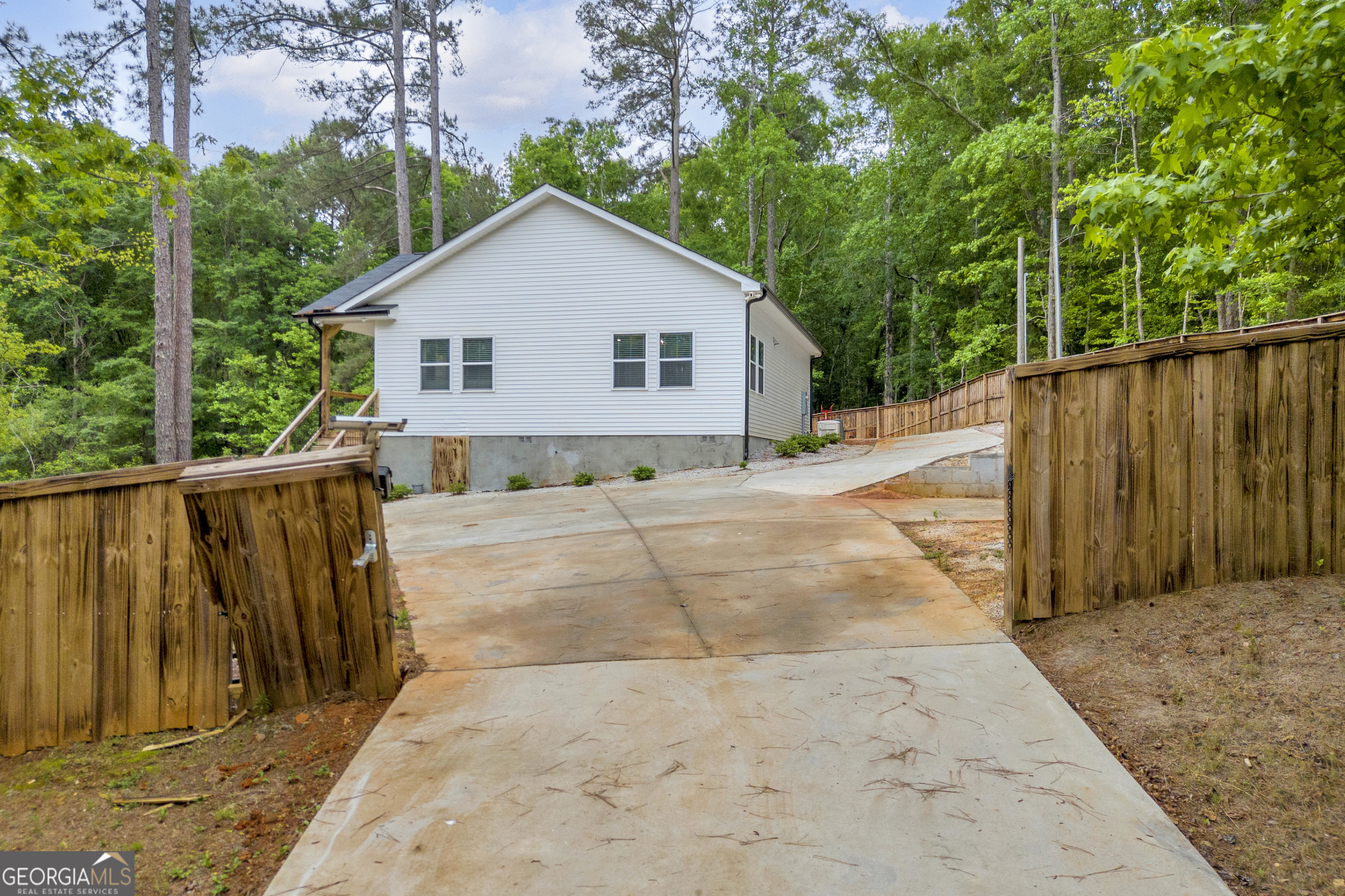 1597 Mercier Road Property Photo 26