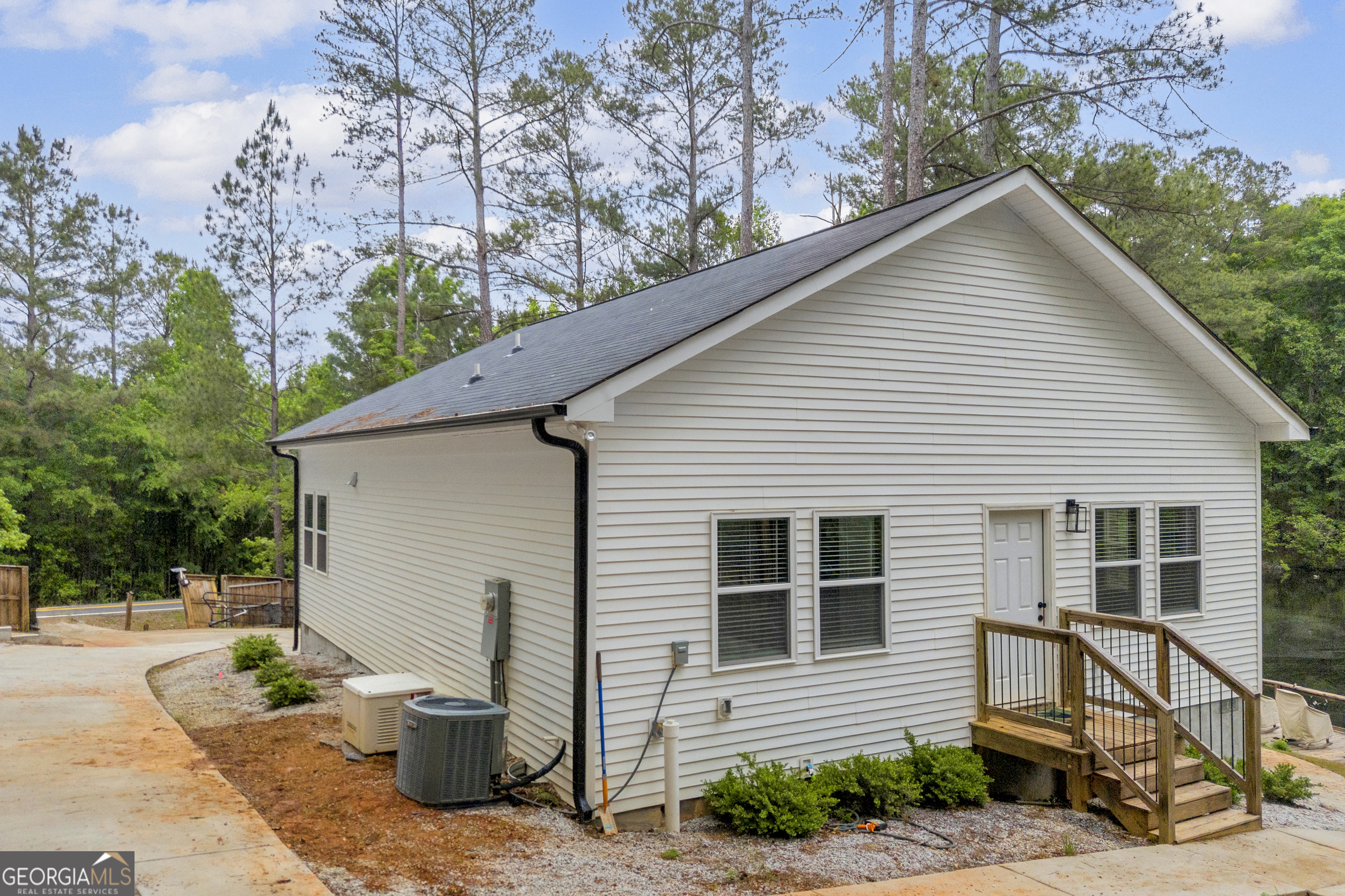 1597 Mercier Road Property Photo 27