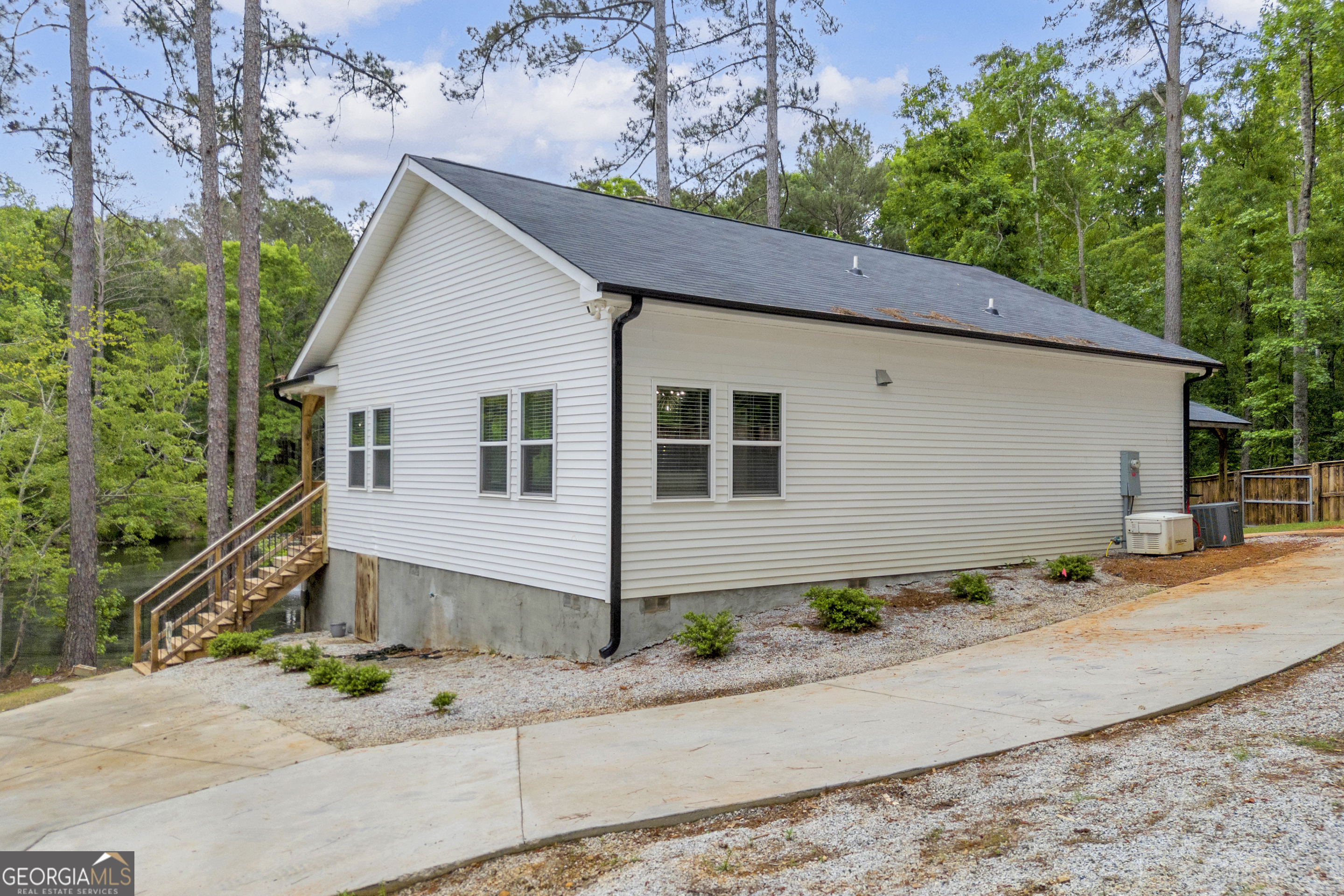 1597 Mercier Road Property Photo 30