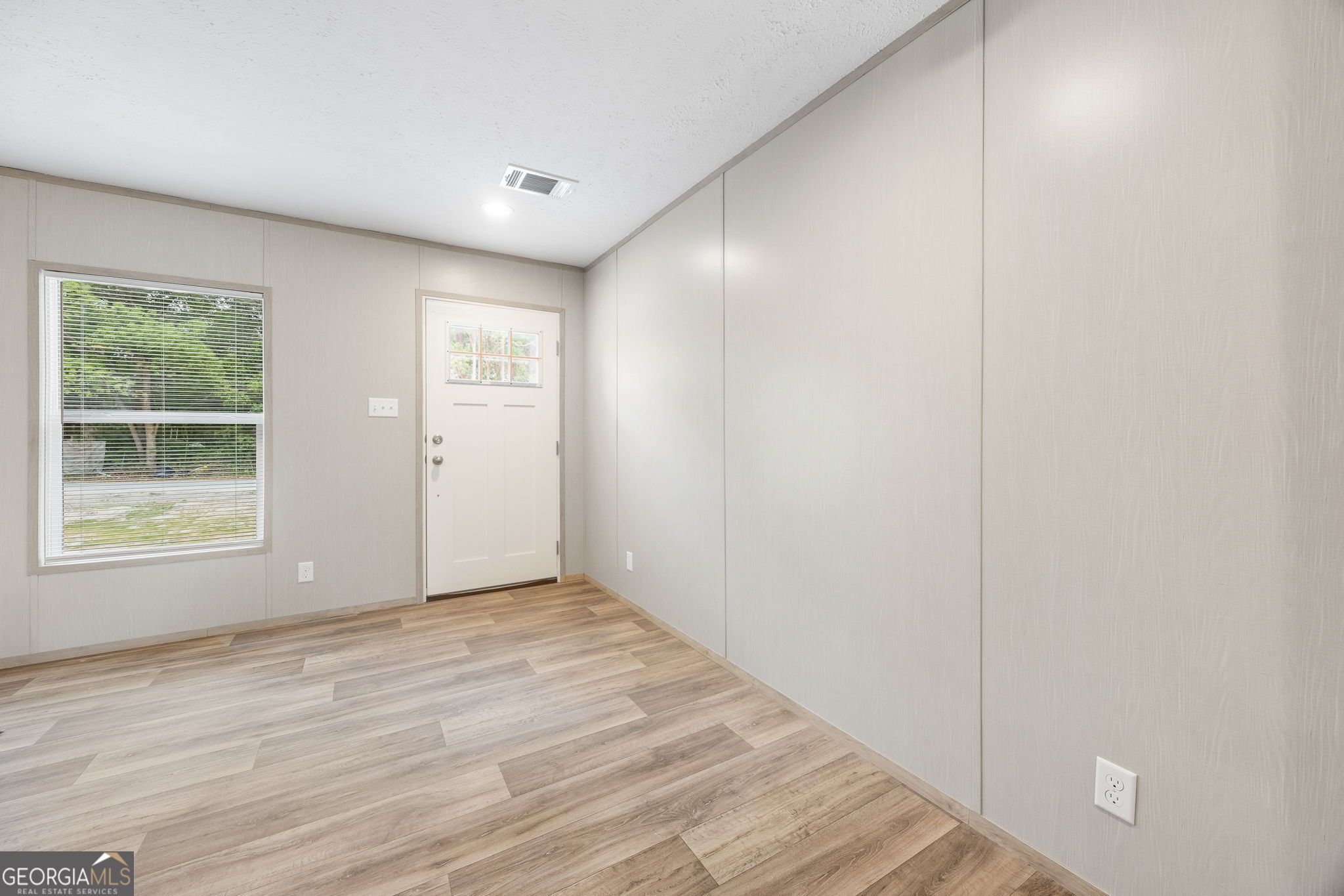 206 Elm Street Property Photo 6
