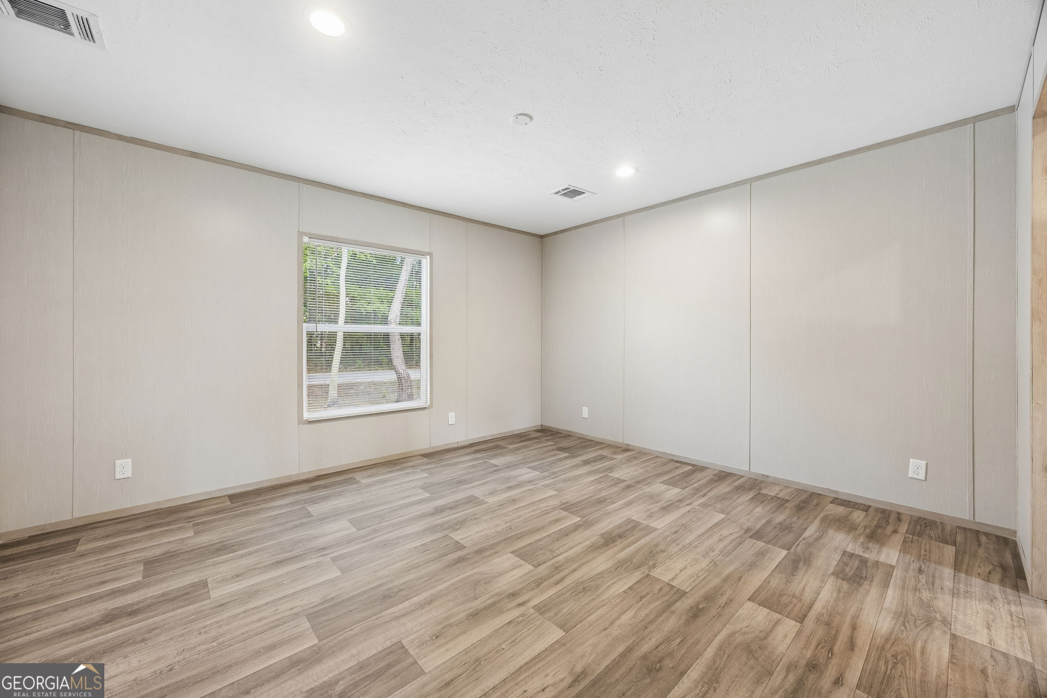206 Elm Street Property Photo 23
