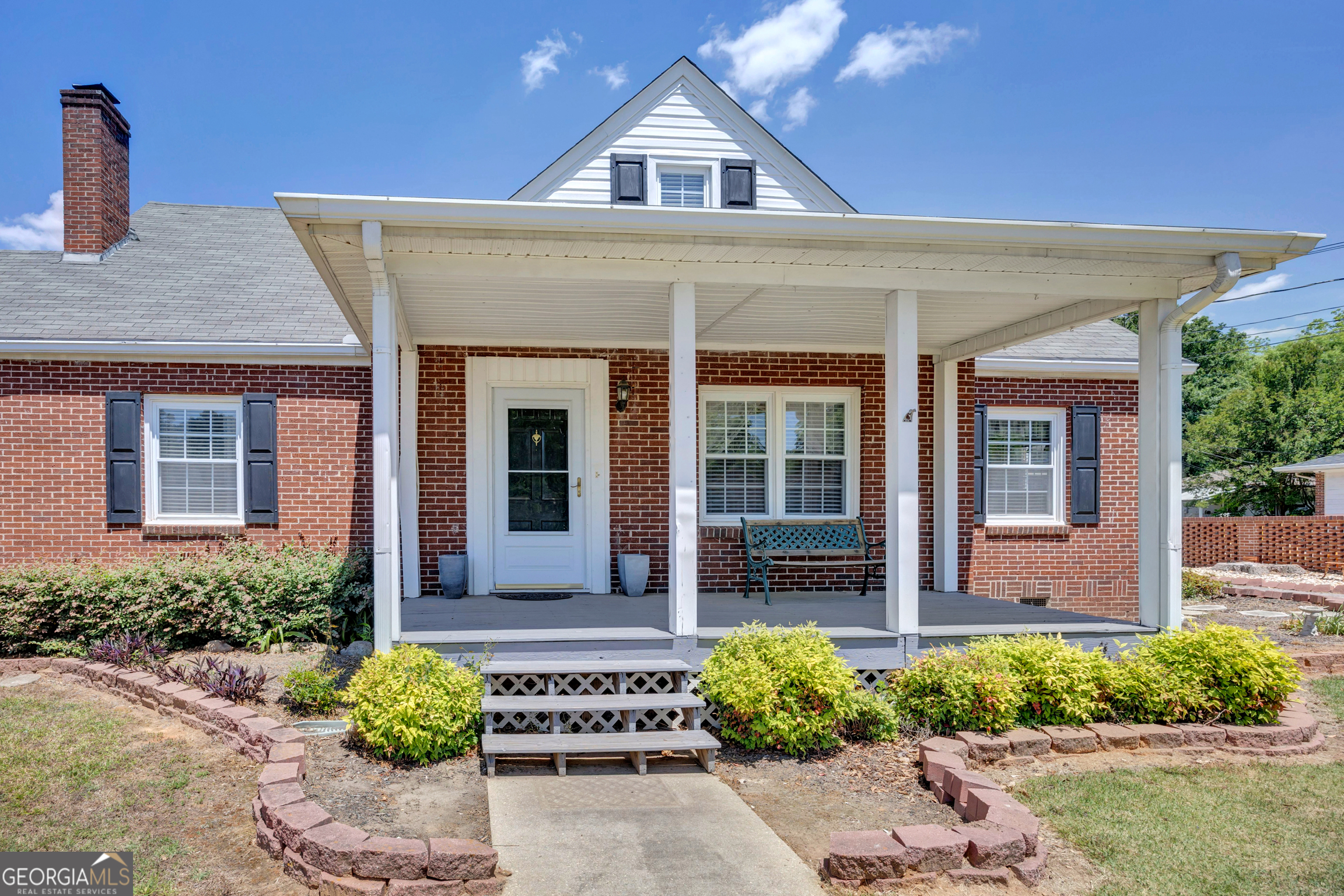 6127 Newton Drive Ne Property Photo 4