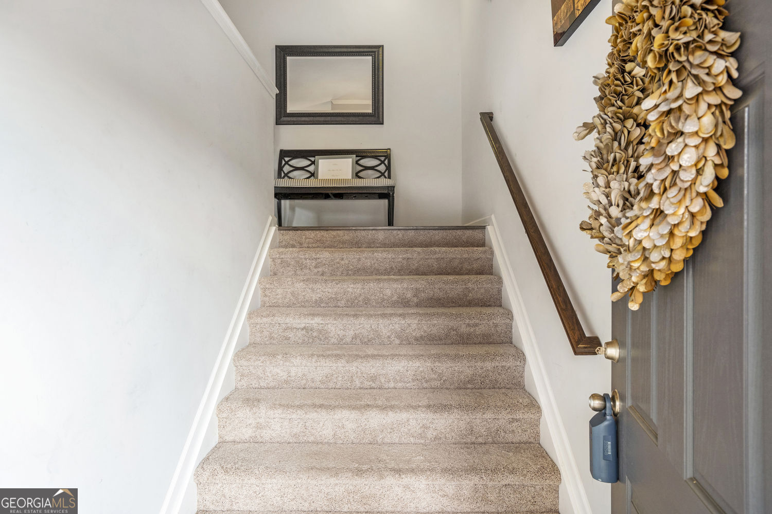 642 Royal Crest Court Property Photo 4