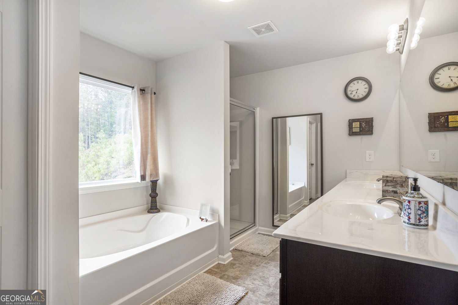 642 Royal Crest Court Property Photo 21