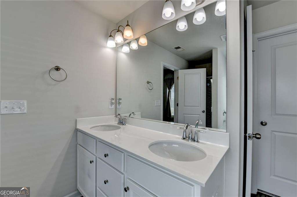 120 Buckingham Lane Property Photo 16