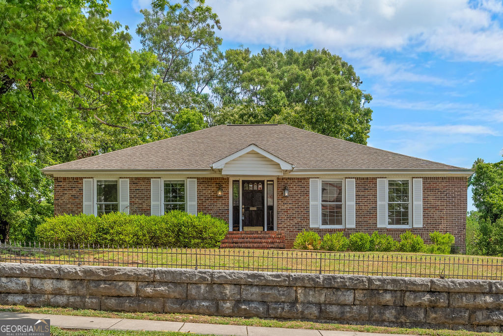300 Forest Avenue Property Photo 1