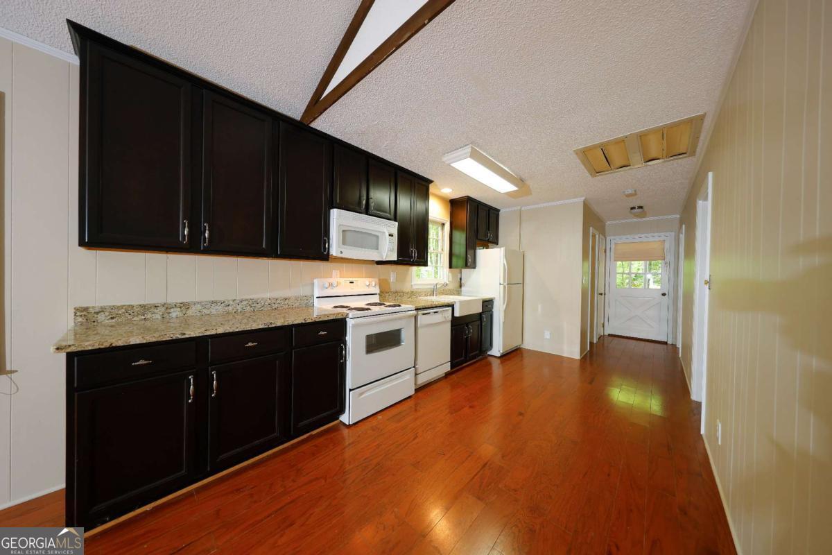 452 Laina Bennett Road Property Photo 13