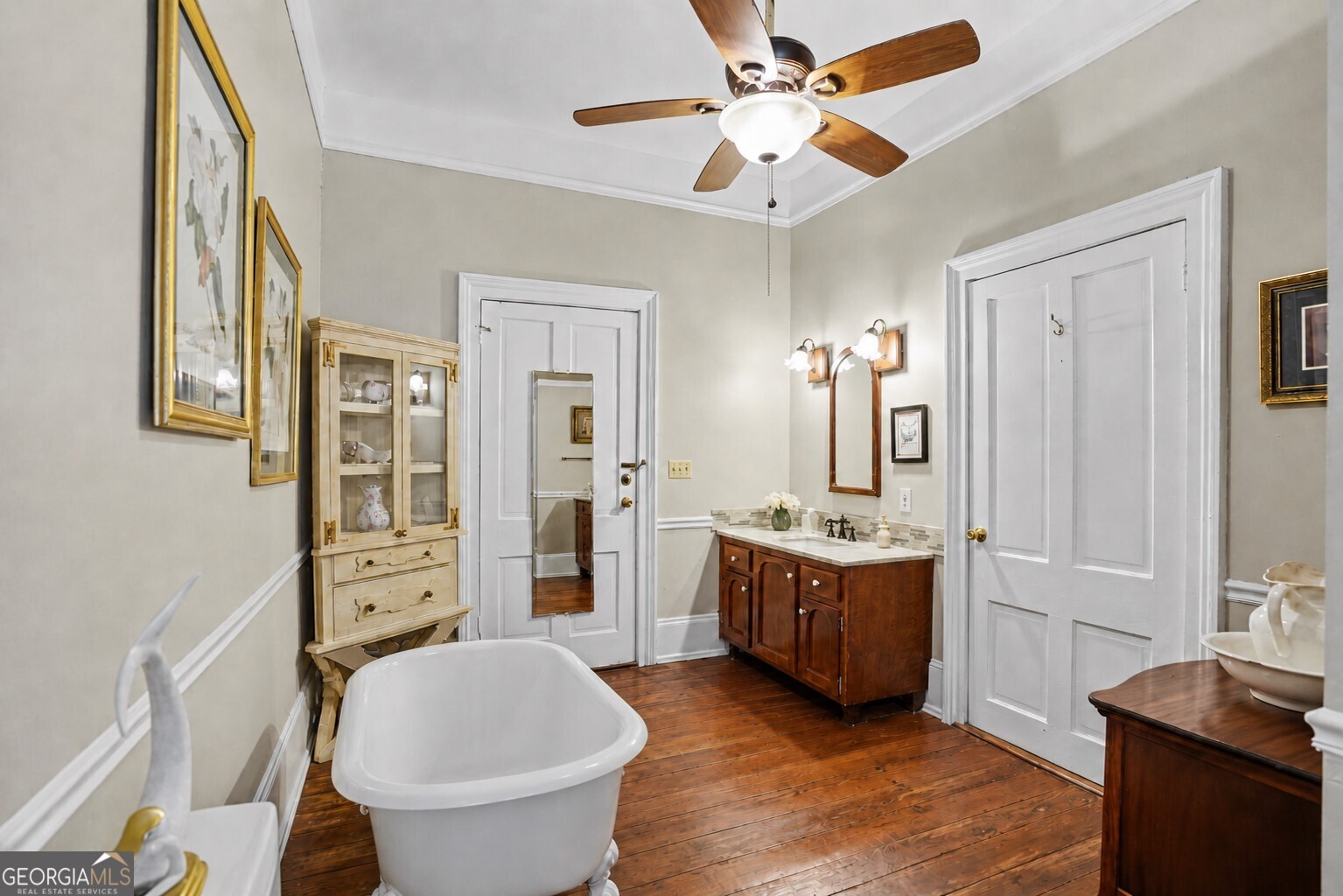 209 Osborne Street Property Photo 14