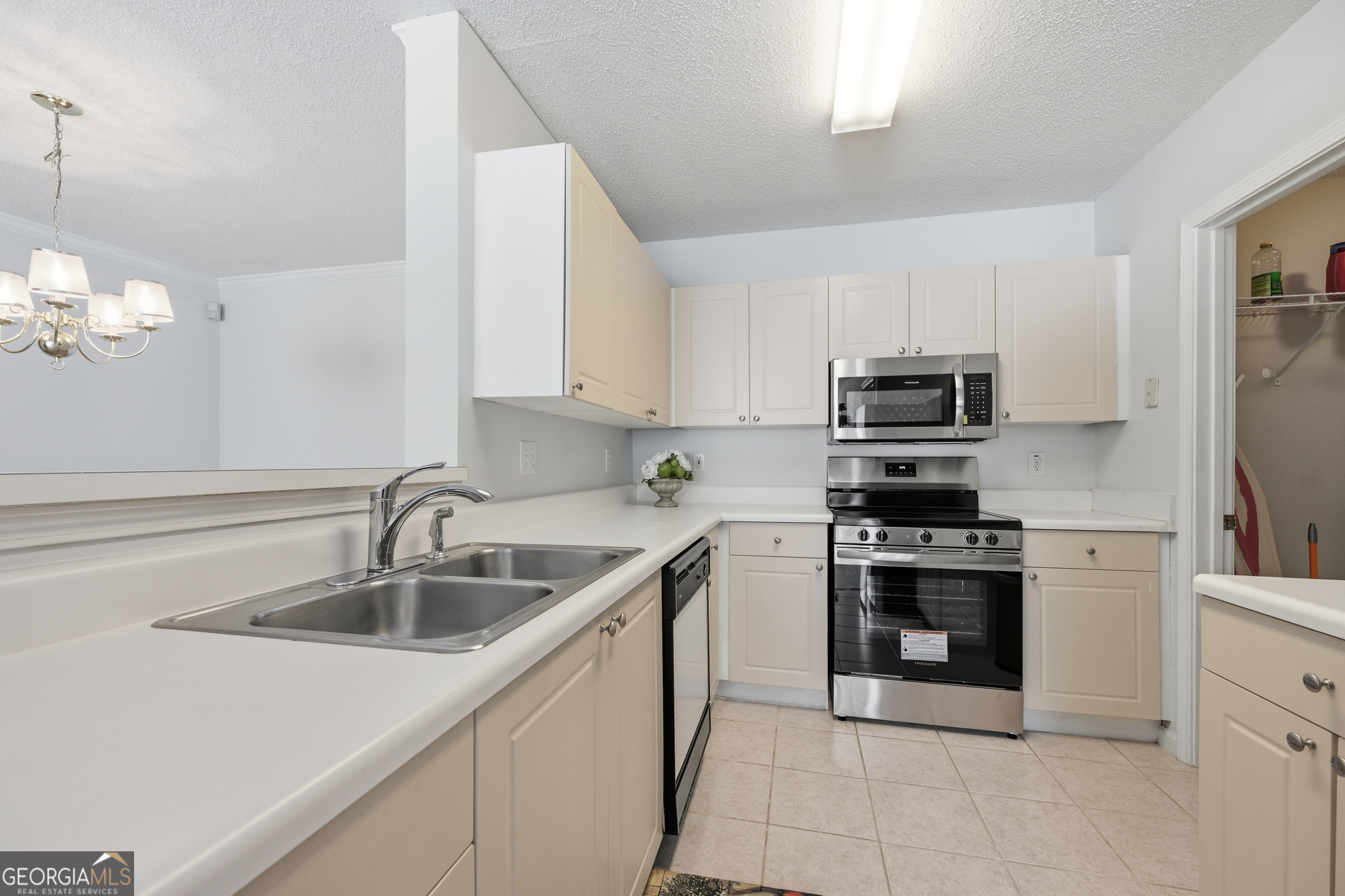 812 Vinings Forest Lane Se Property Photo 1
