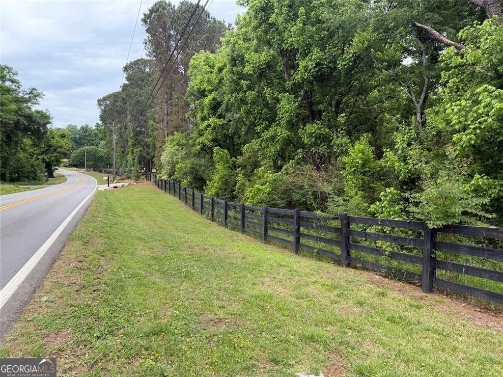 565 Avery Road Property Photo 3