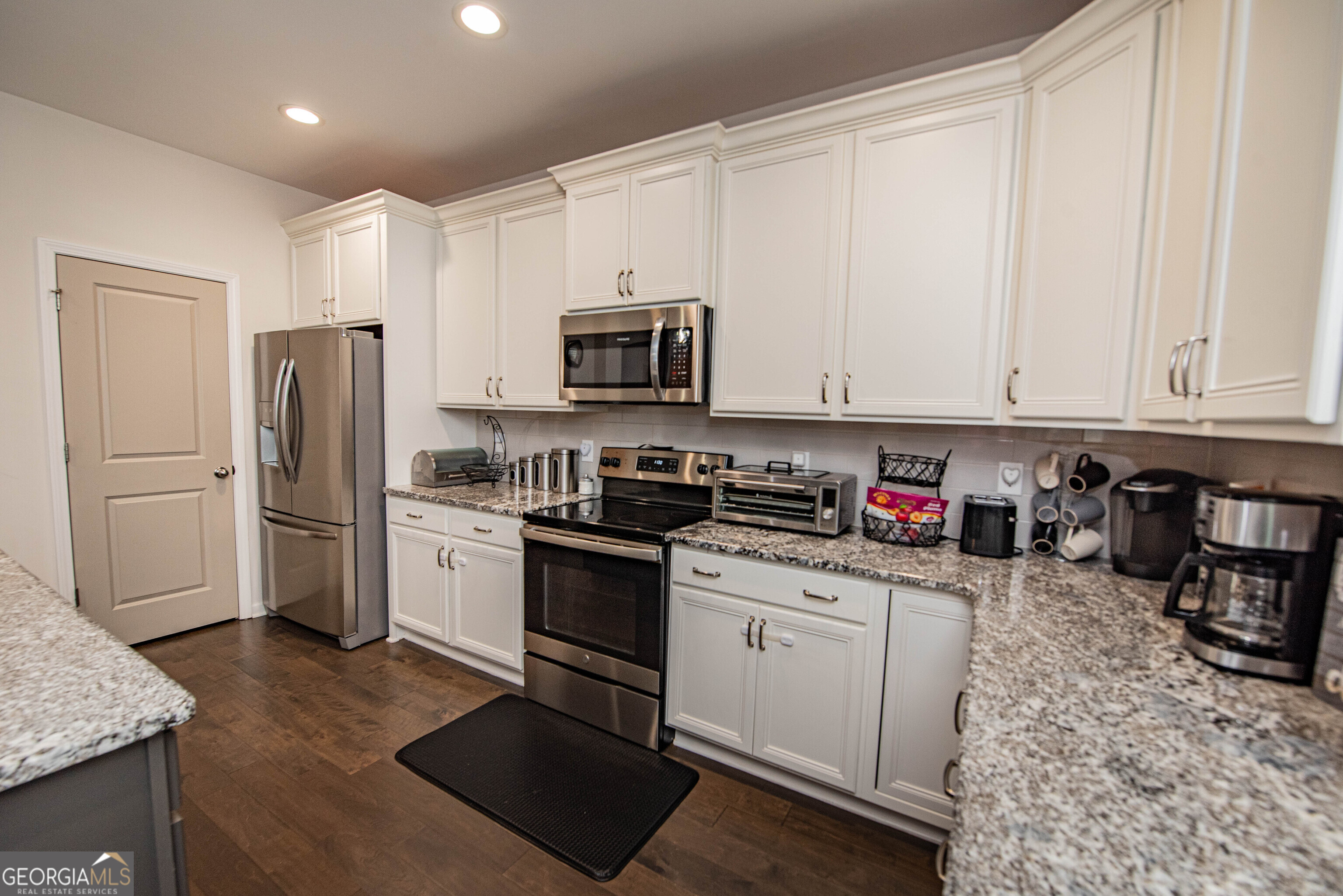 125 Amberley Court Property Photo 21