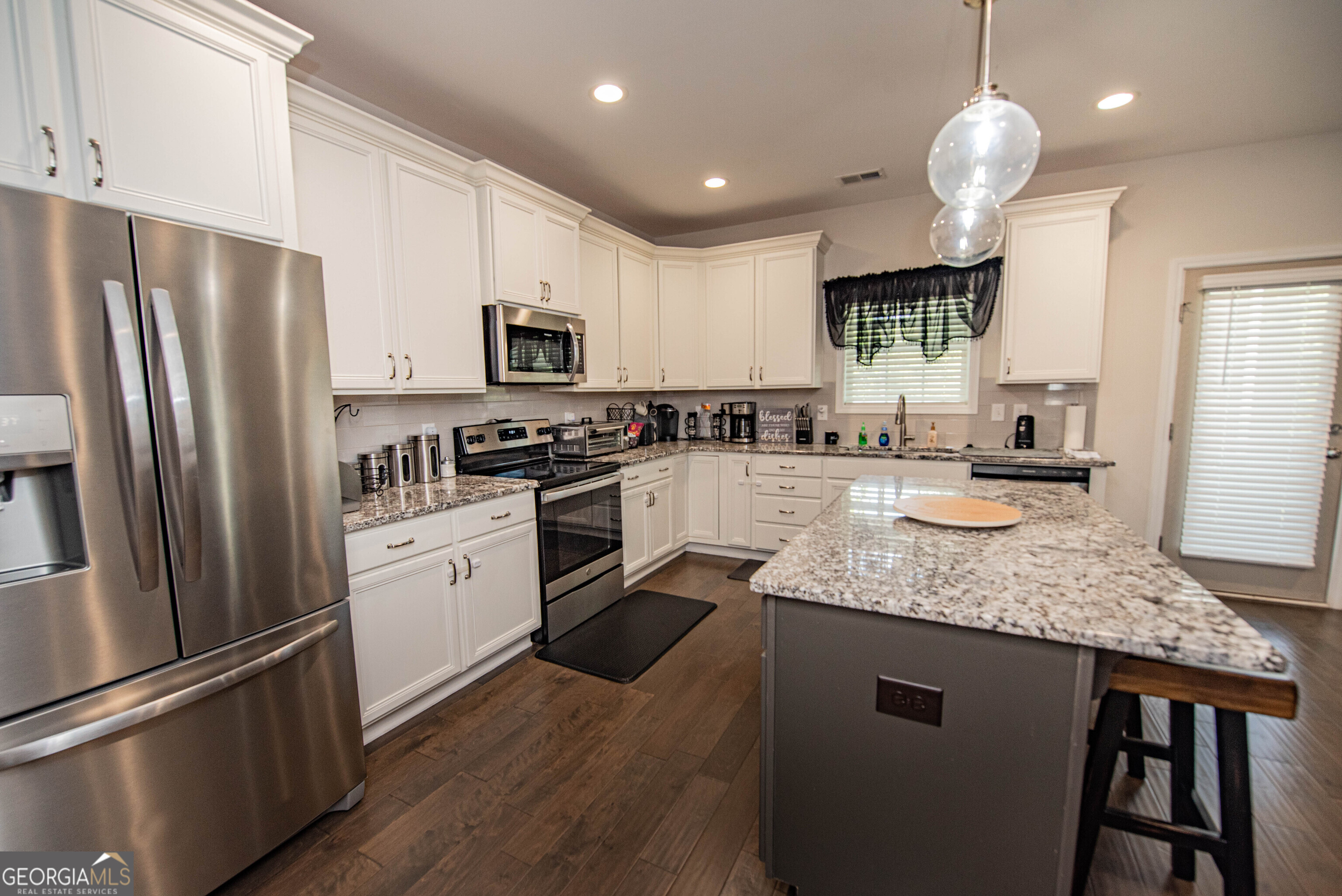 125 Amberley Court Property Photo 23
