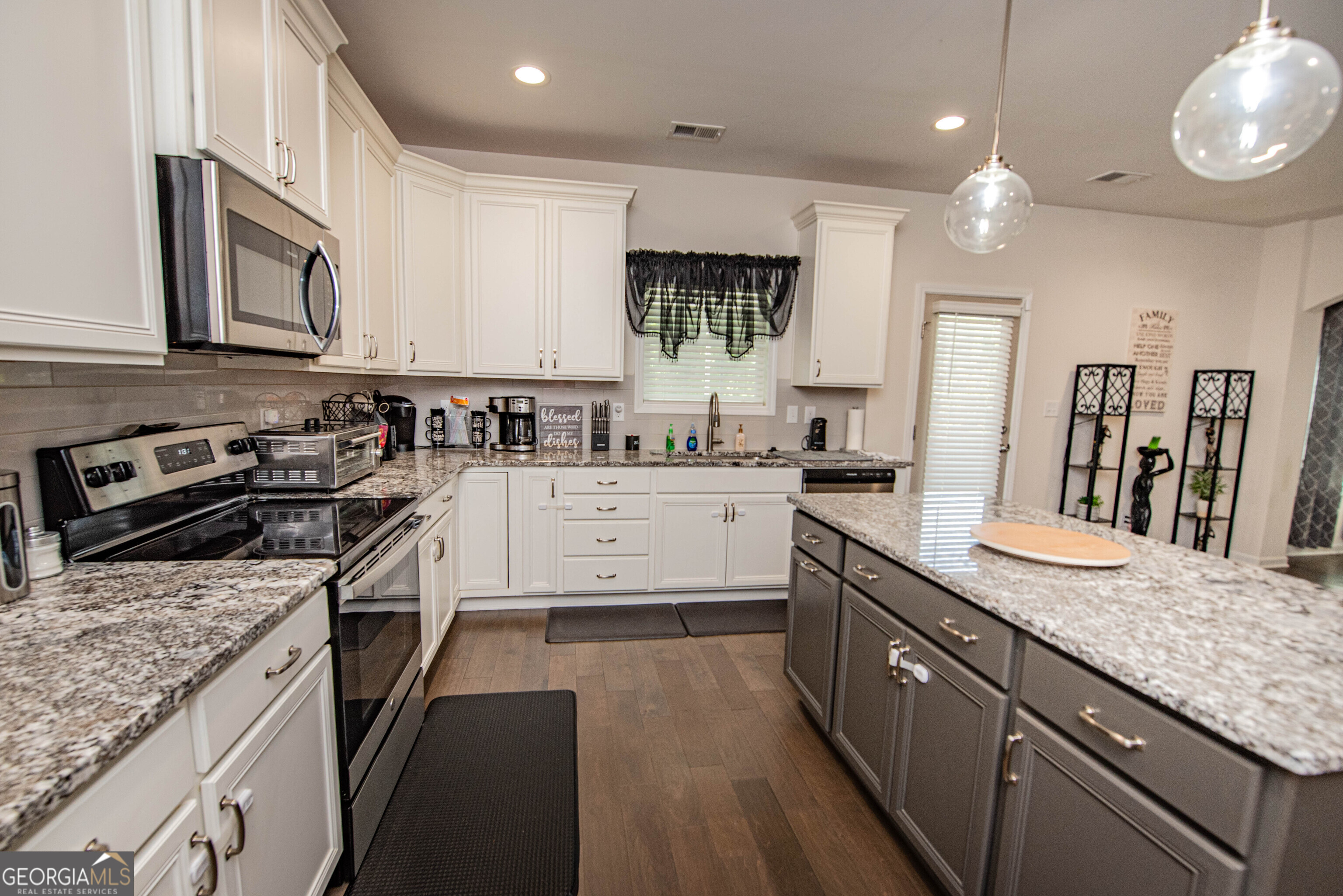 125 Amberley Court Property Photo 25