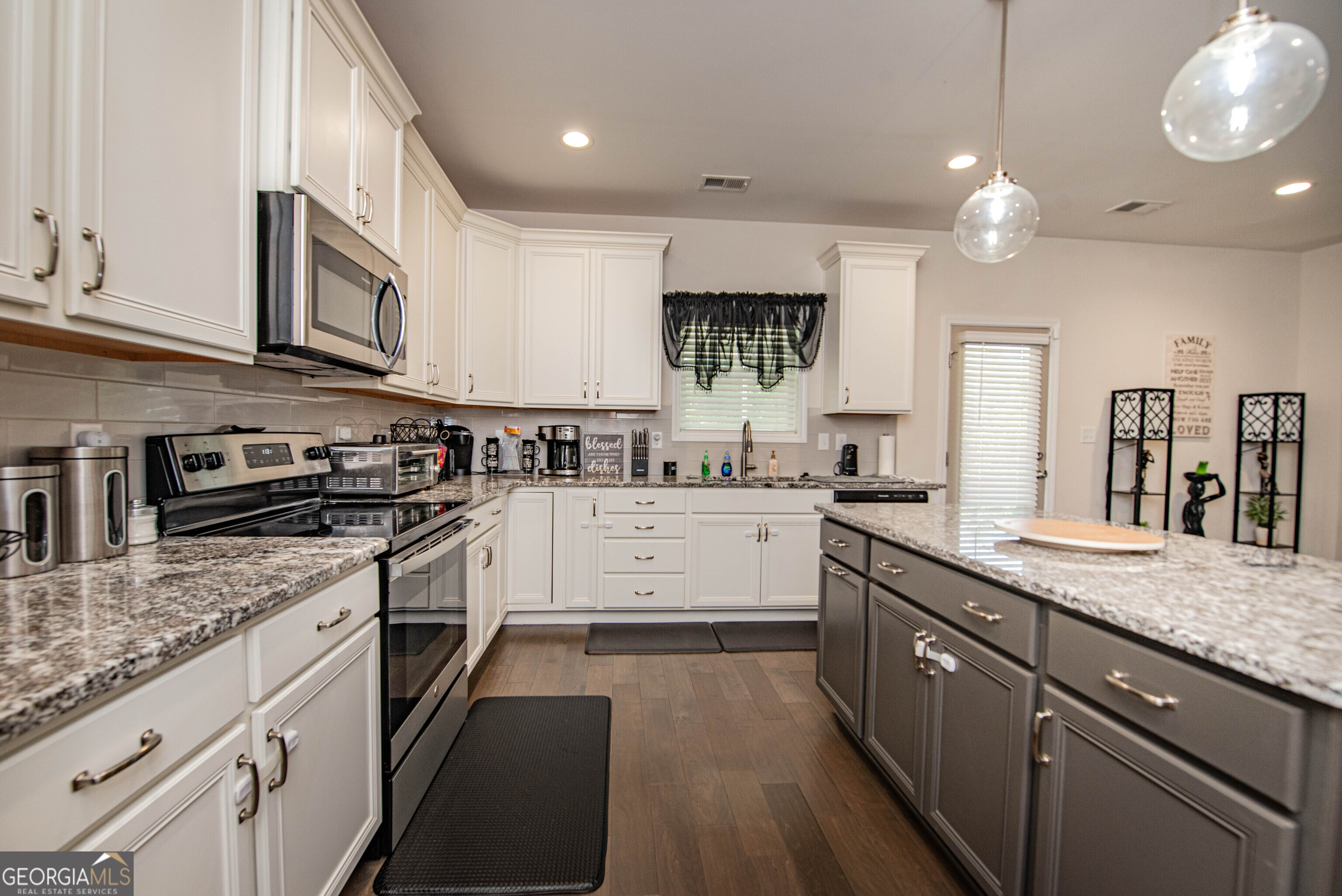 125 Amberley Court Property Photo 26