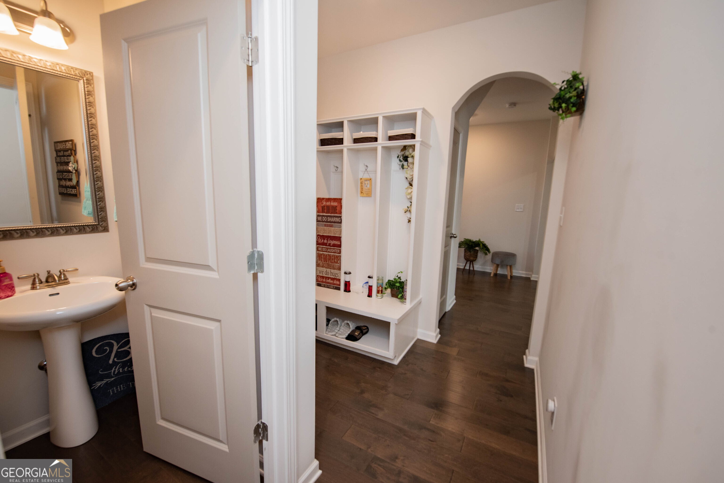 125 Amberley Court Property Photo 32