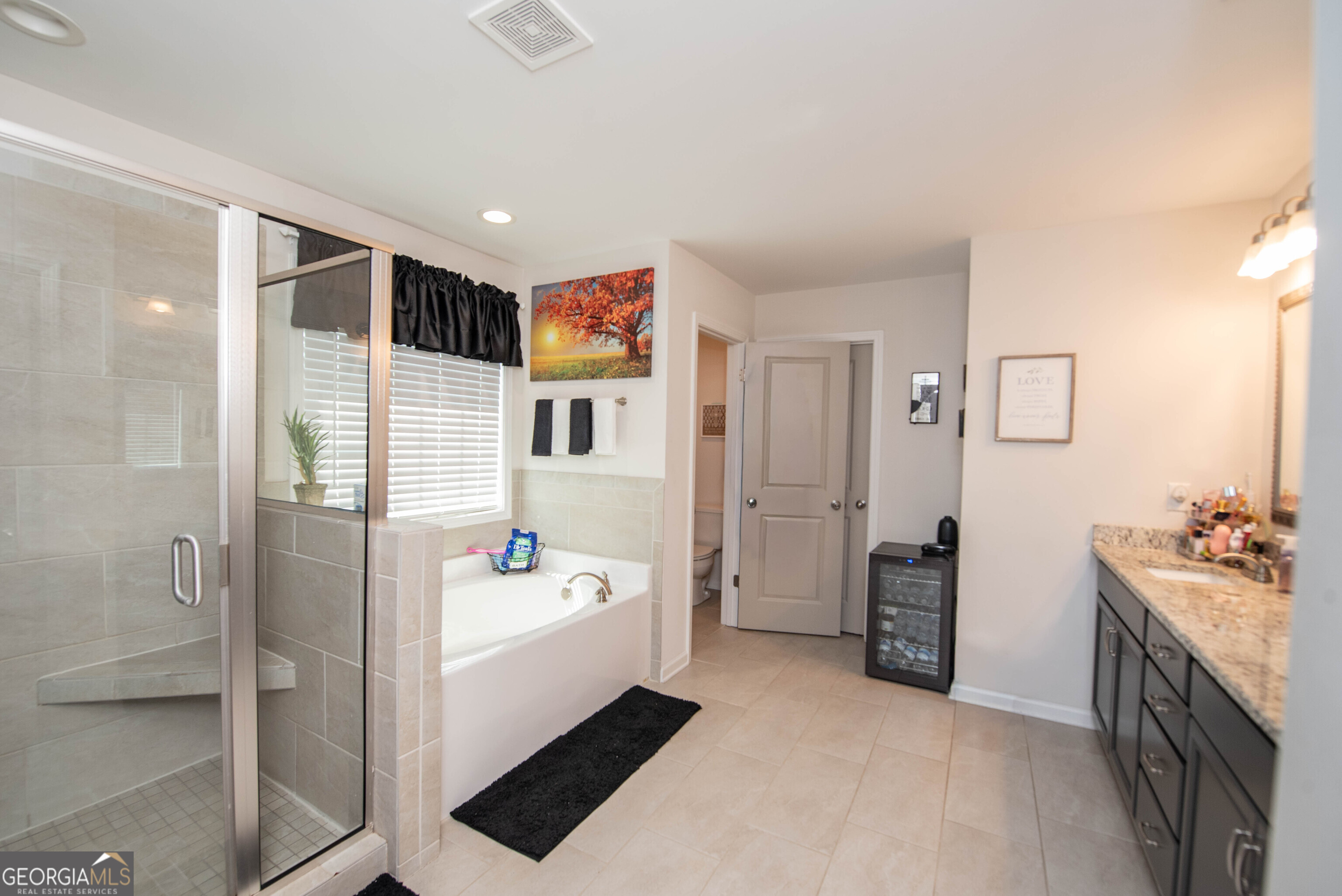 125 Amberley Court Property Photo 38