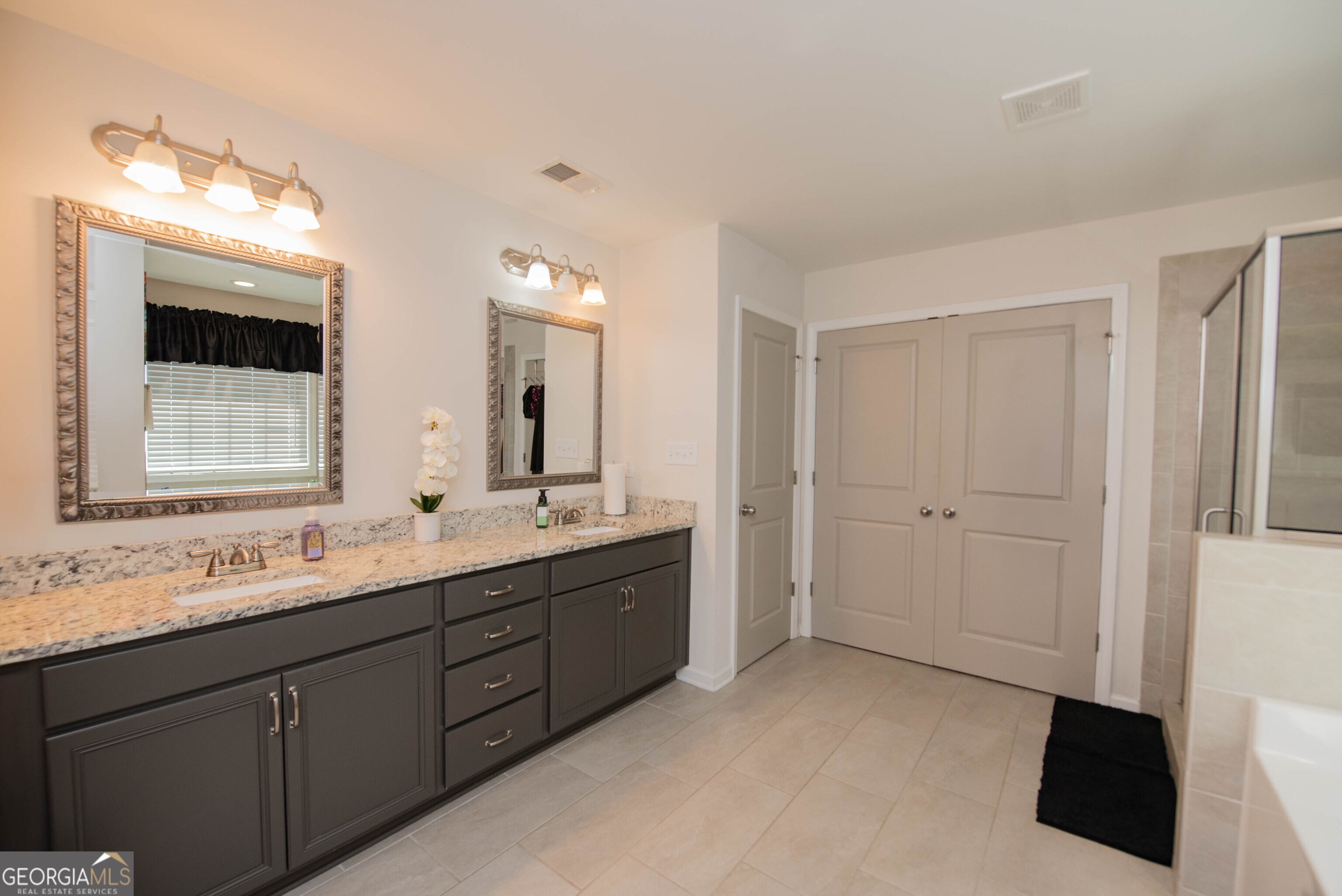 125 Amberley Court Property Photo 40