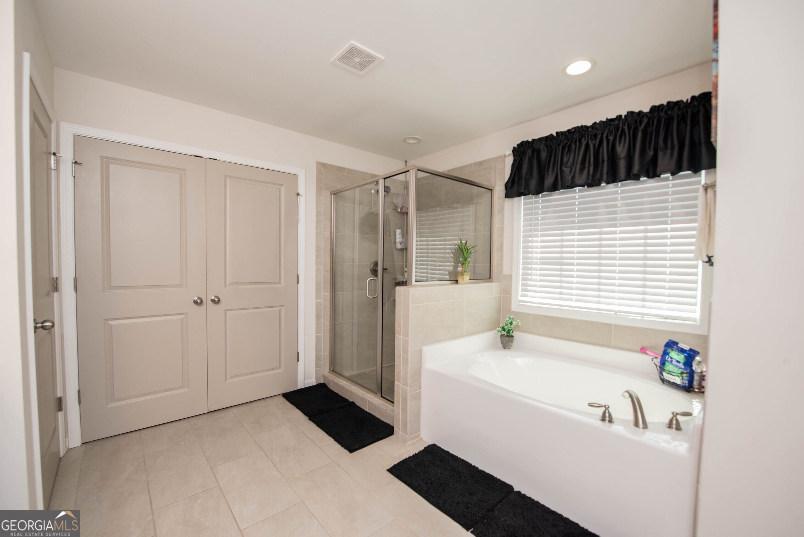 125 Amberley Court Property Photo 41