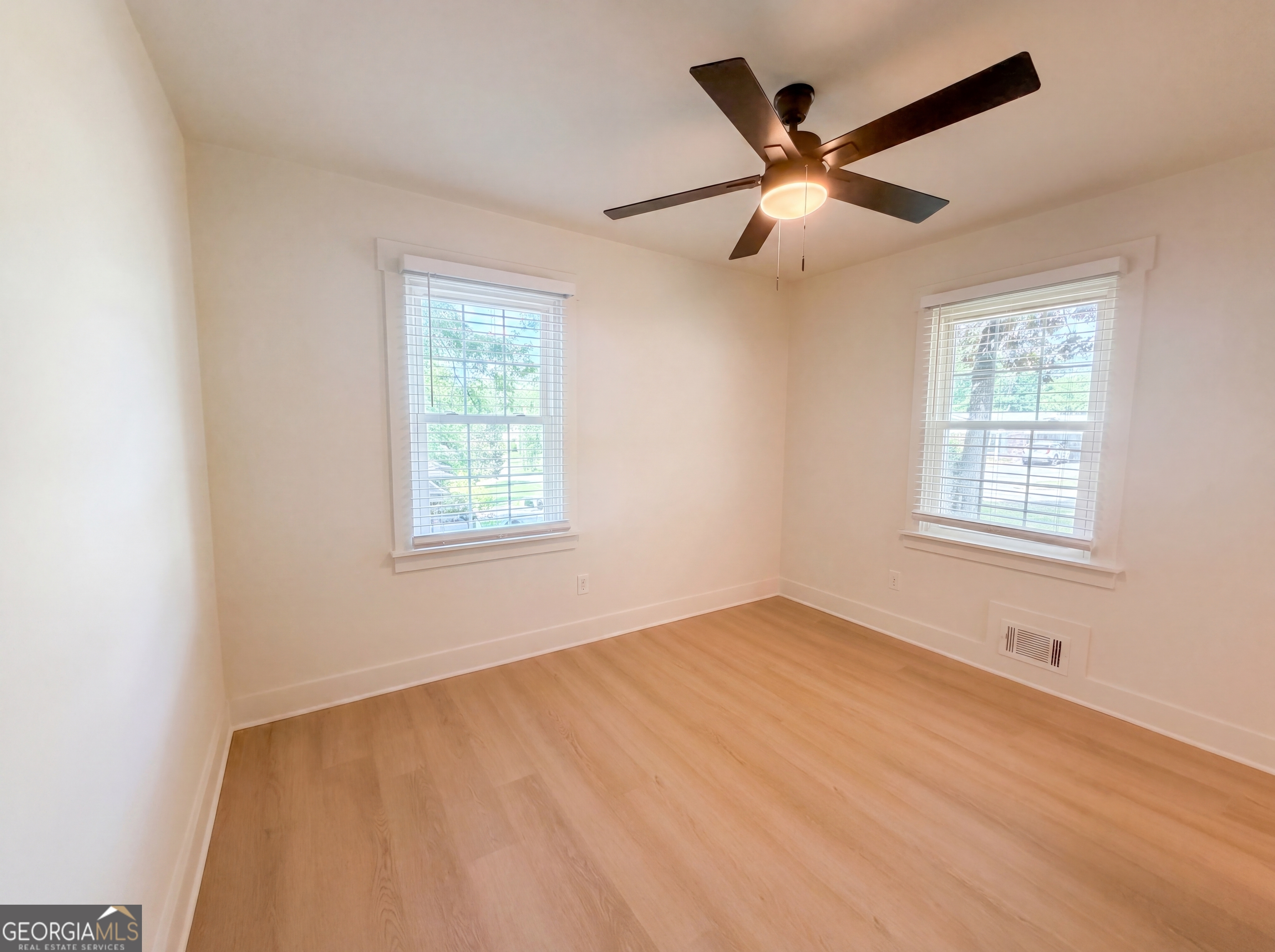 4747 Nelda Drive Property Photo 4