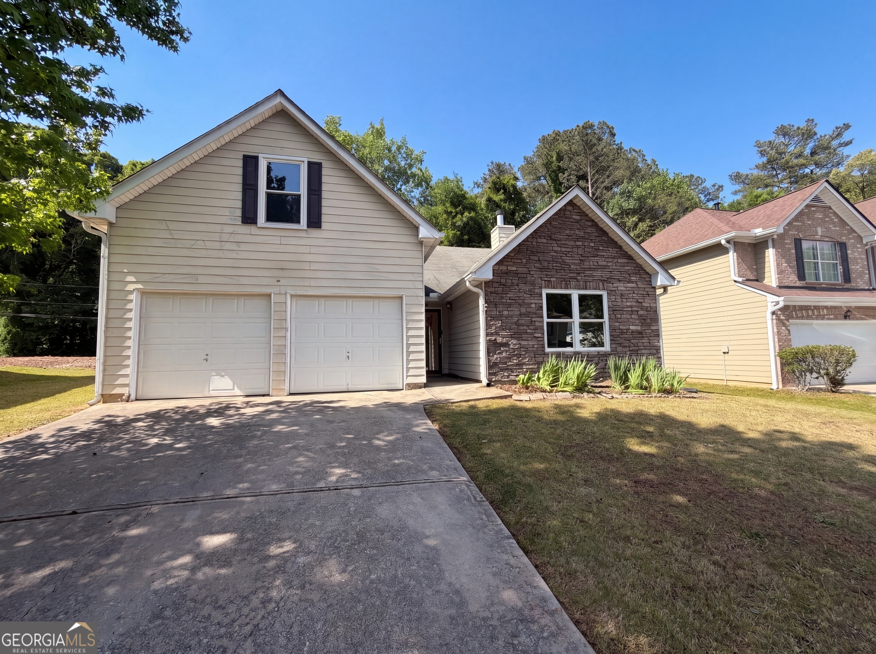 345 Espana Street Property Photo 1
