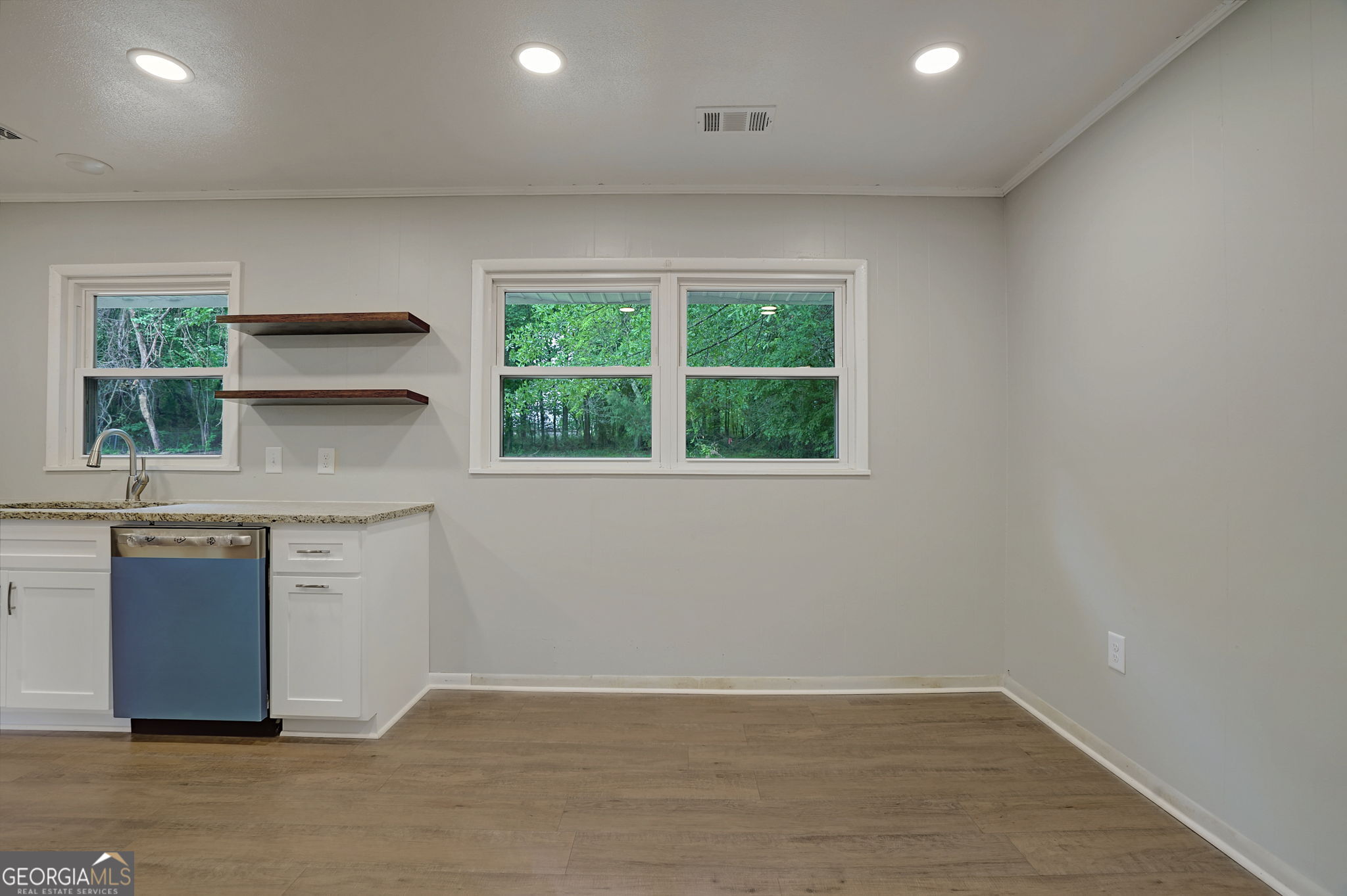 185 Berry Drive Property Photo 5