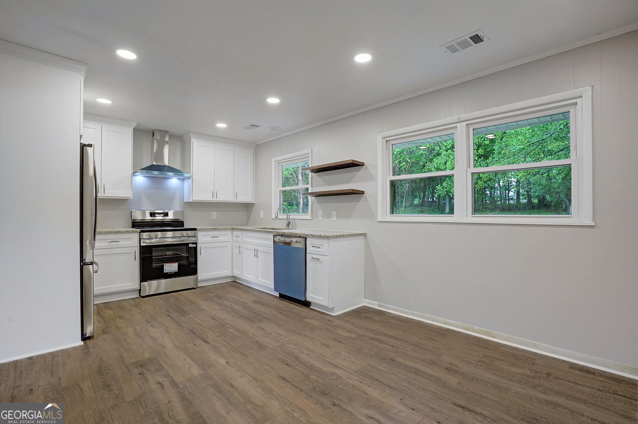 185 Berry Drive Property Photo 6