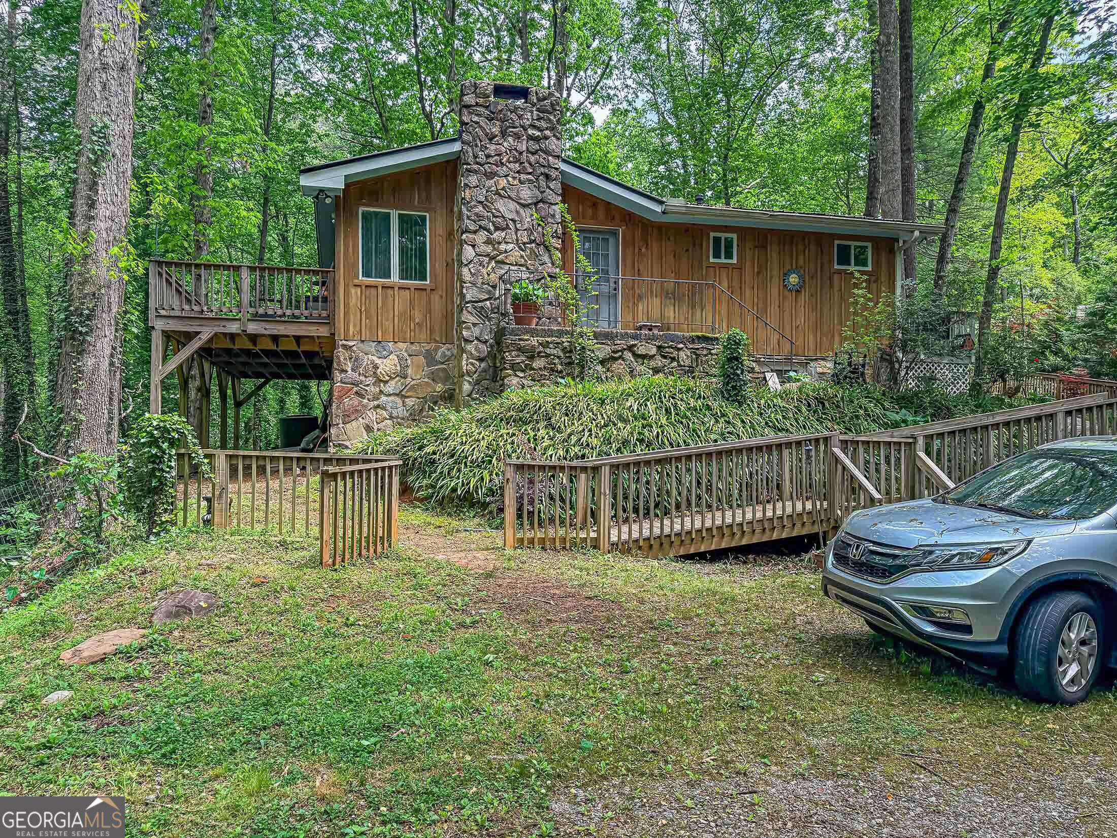 407 Hillside Drive Property Photo 1