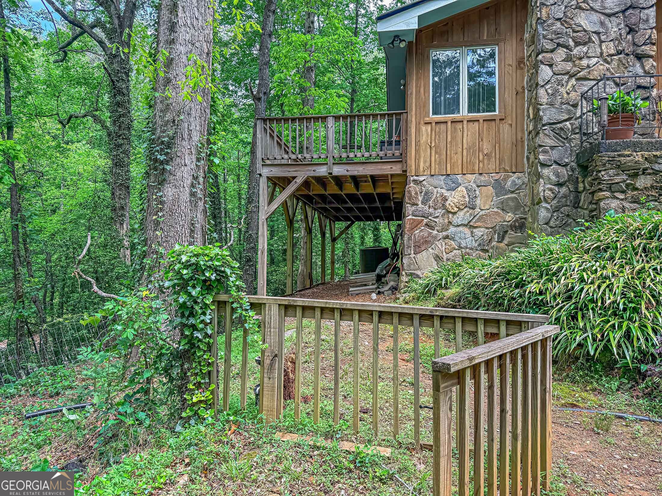 407 Hillside Drive Property Photo 2