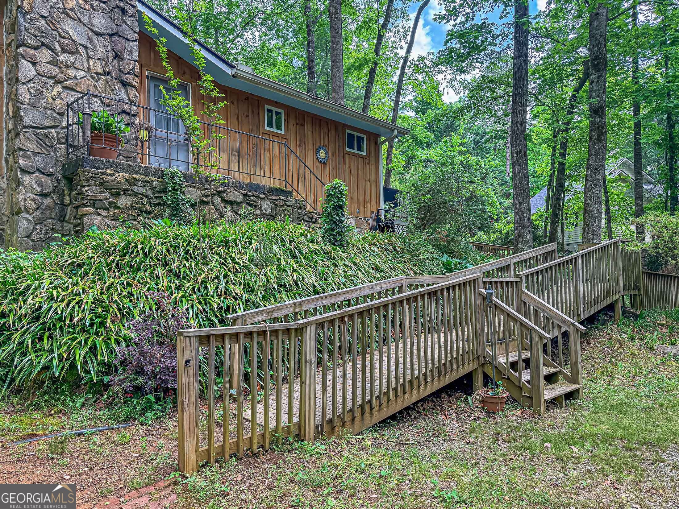 407 Hillside Drive Property Photo 3