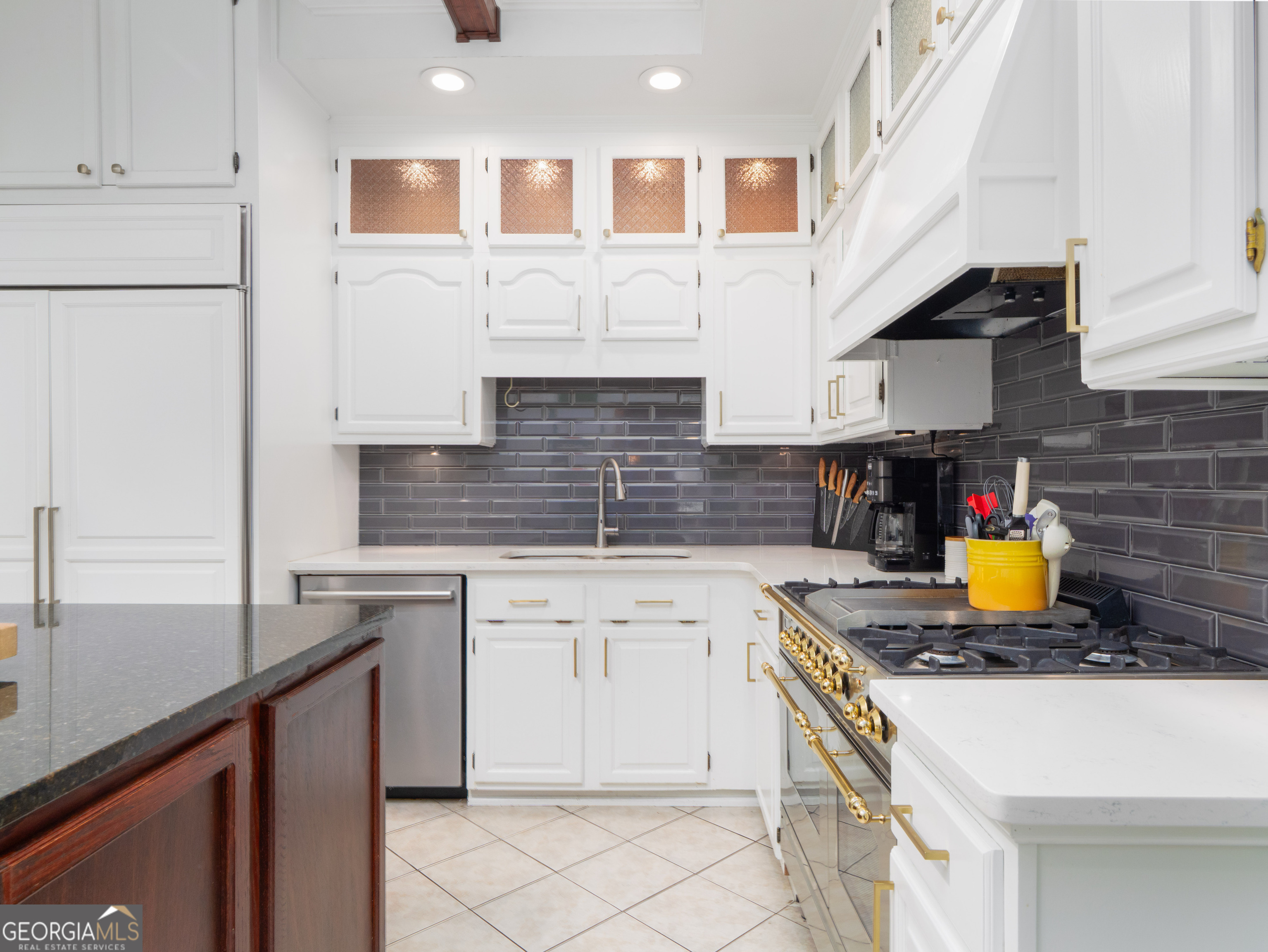 708 London Street Property Photo 3