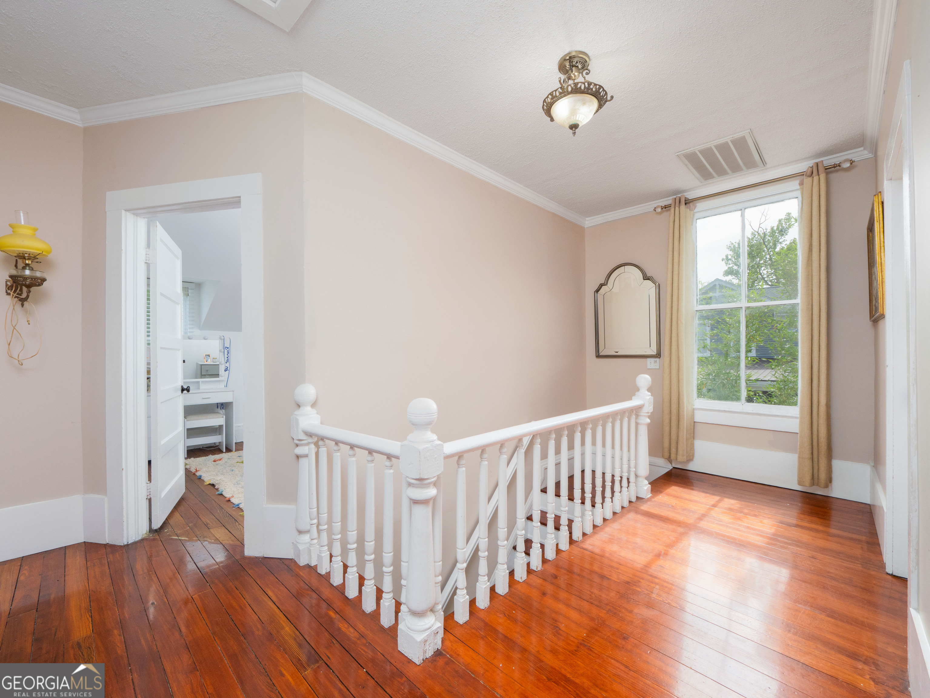 708 London Street Property Photo 29